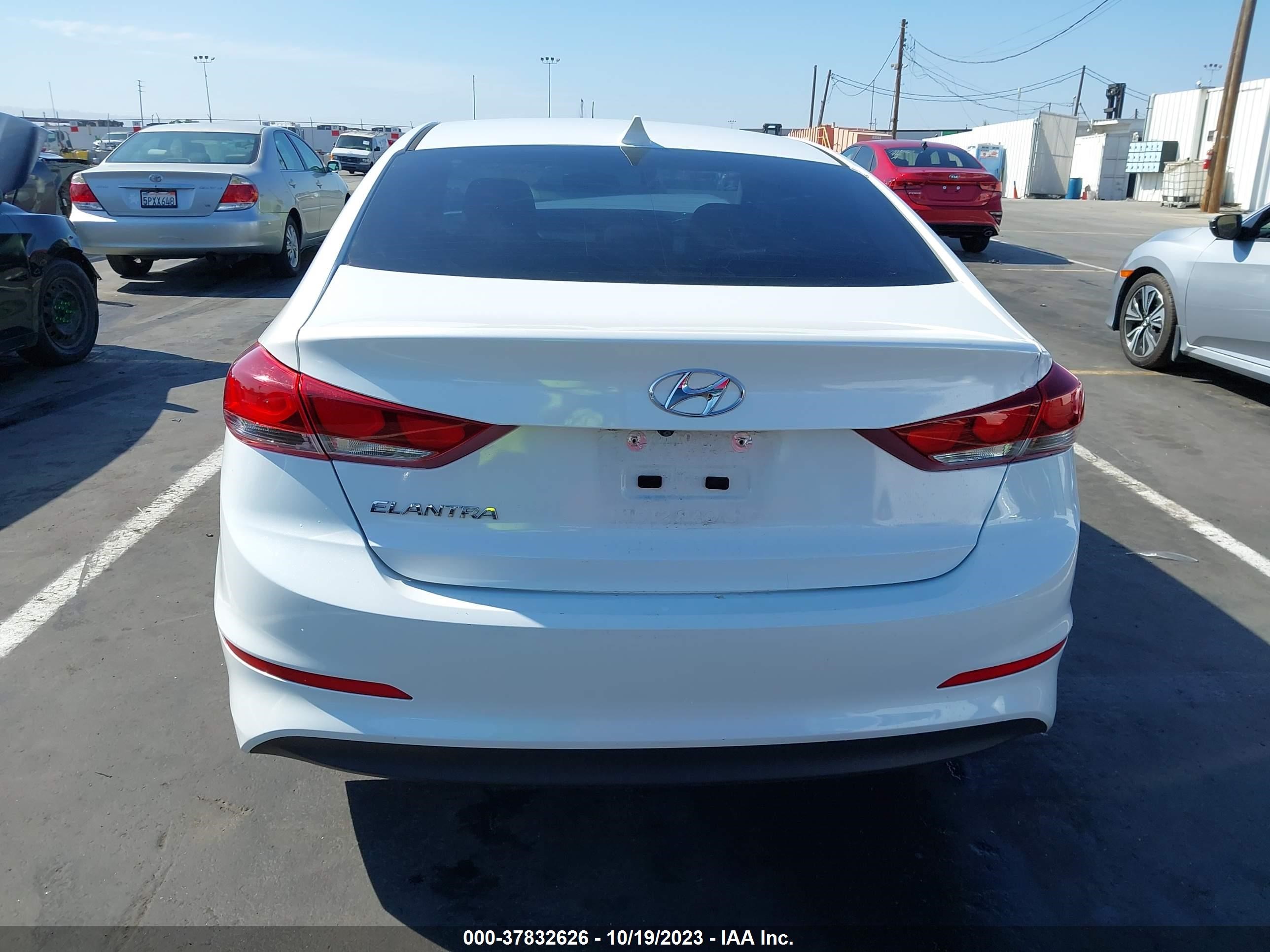 Photo 15 VIN: 5NPD84LF3HH017763 - HYUNDAI ELANTRA 