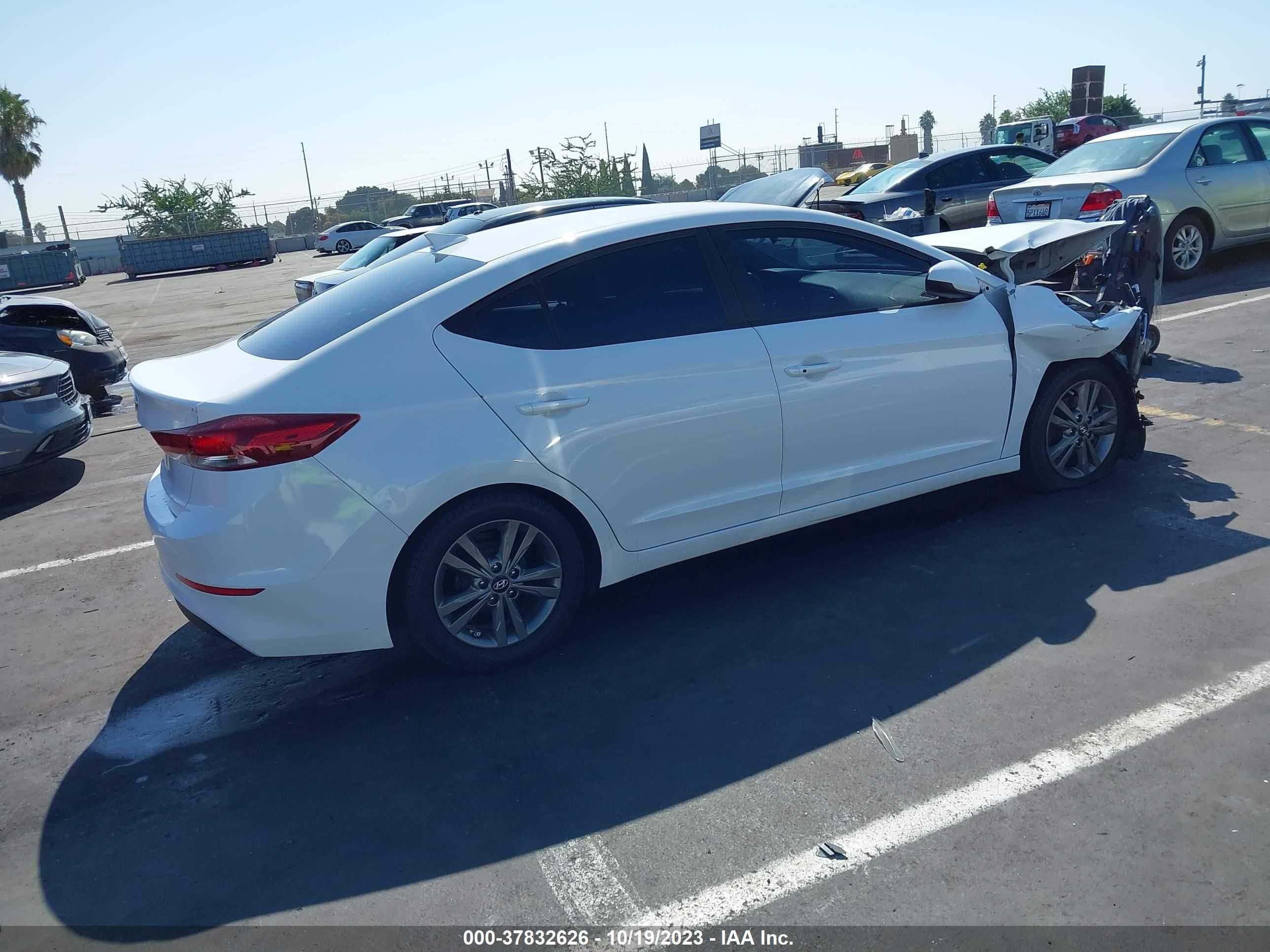 Photo 3 VIN: 5NPD84LF3HH017763 - HYUNDAI ELANTRA 