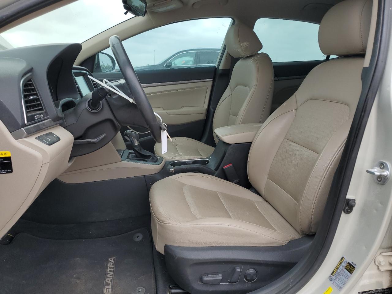 Photo 6 VIN: 5NPD84LF3HH025653 - HYUNDAI ELANTRA 