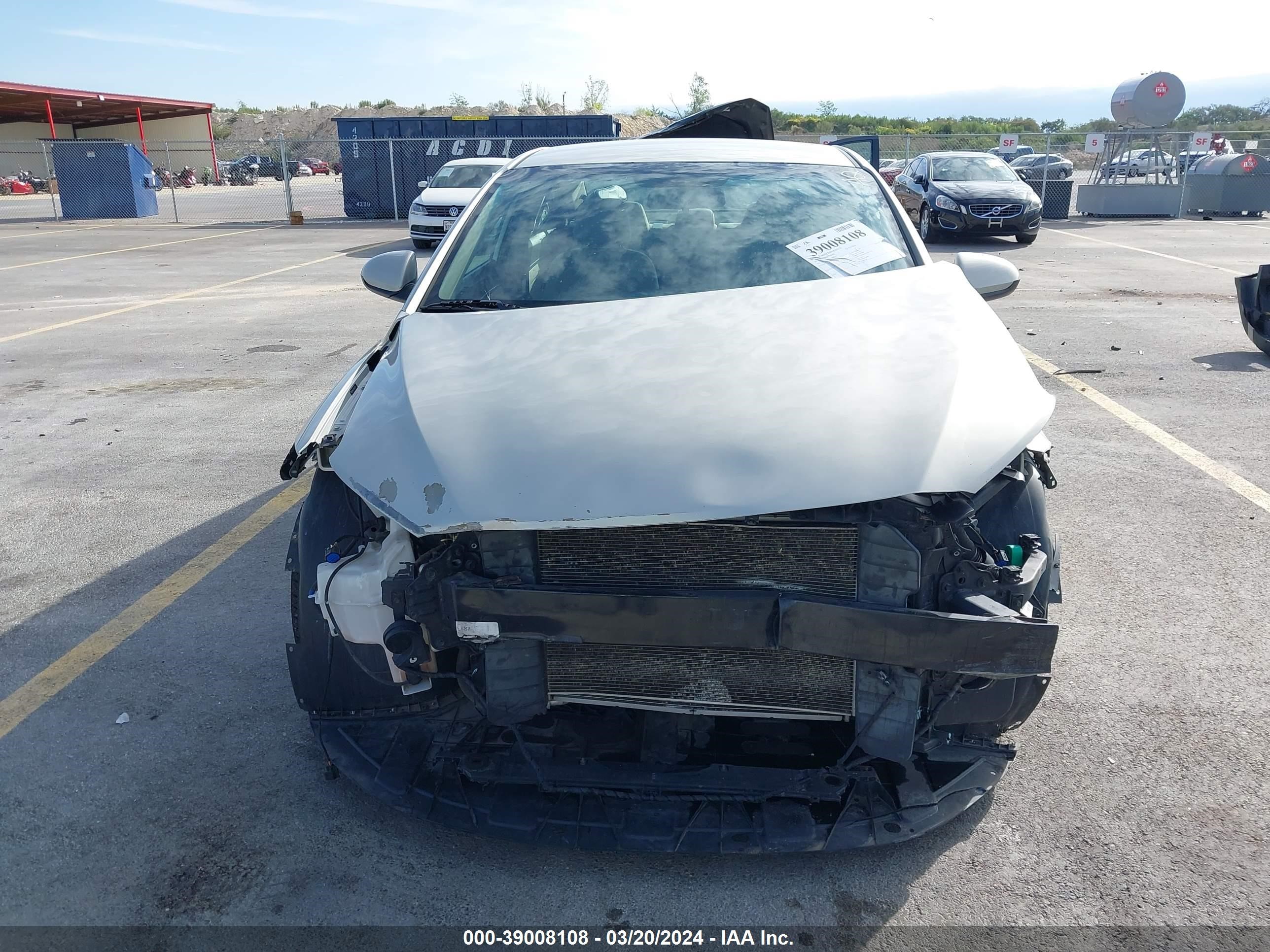 Photo 12 VIN: 5NPD84LF3HH042470 - HYUNDAI ELANTRA 