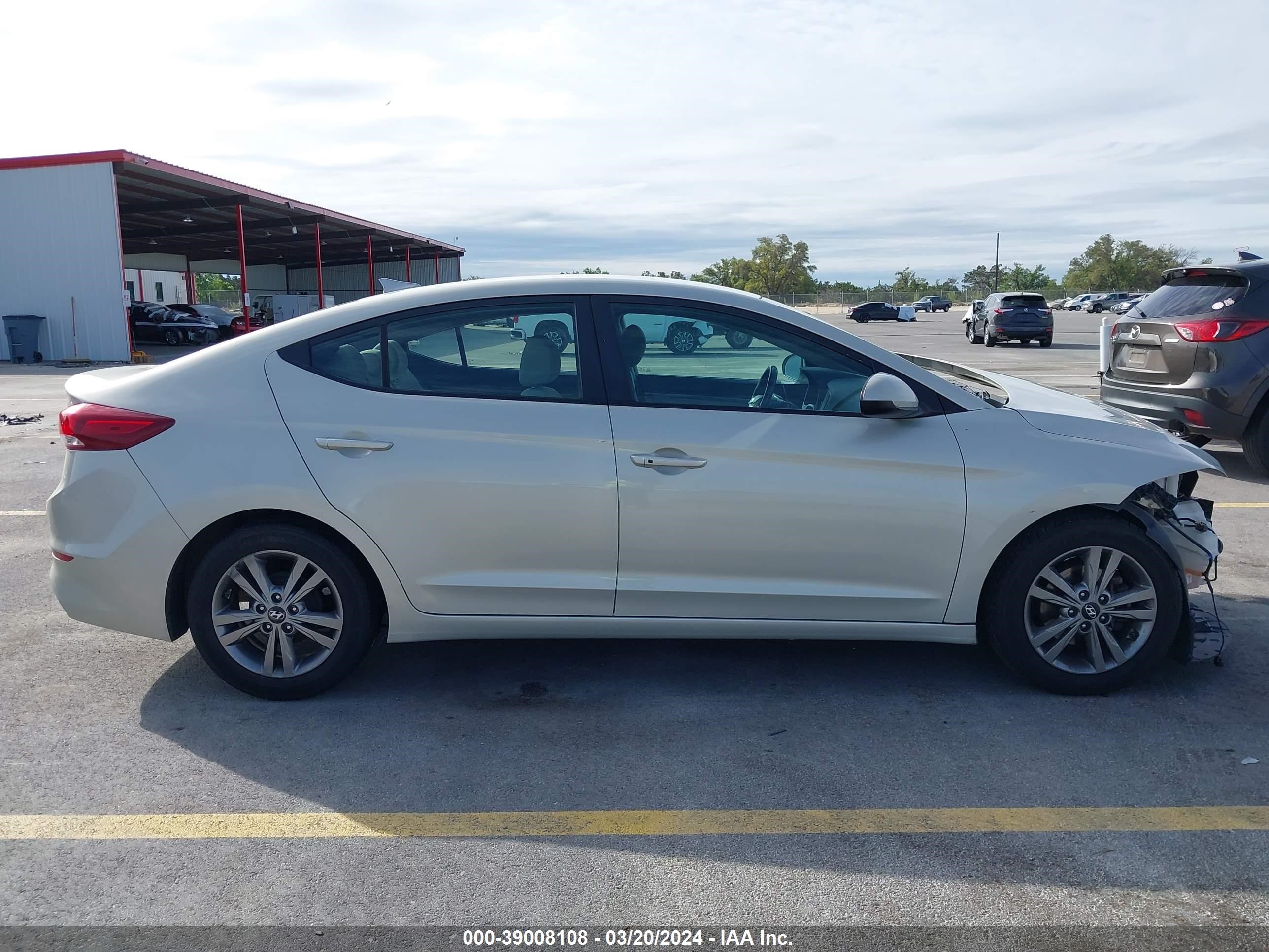 Photo 13 VIN: 5NPD84LF3HH042470 - HYUNDAI ELANTRA 