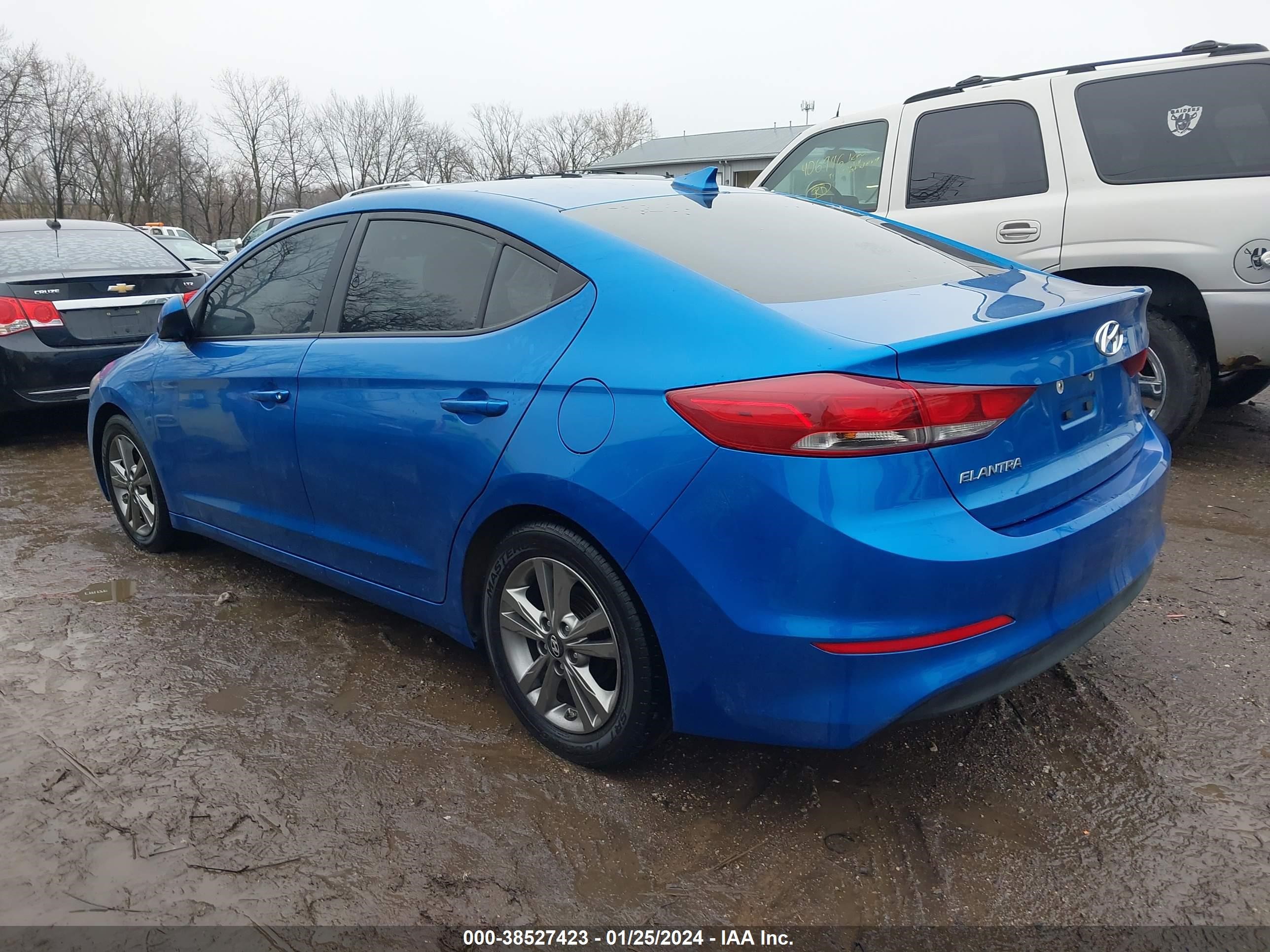 Photo 2 VIN: 5NPD84LF3HH066493 - HYUNDAI ELANTRA 