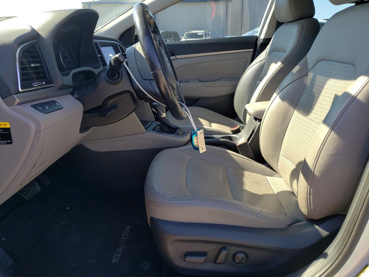 Photo 6 VIN: 5NPD84LF3HH115644 - HYUNDAI ELANTRA 