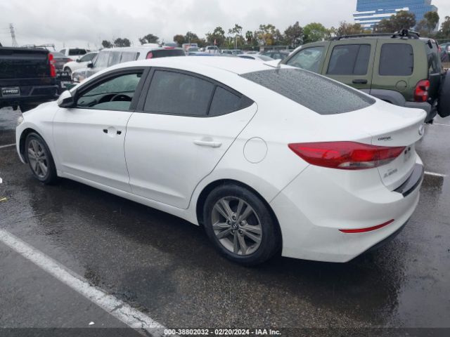 Photo 2 VIN: 5NPD84LF3HH142892 - HYUNDAI ELANTRA 