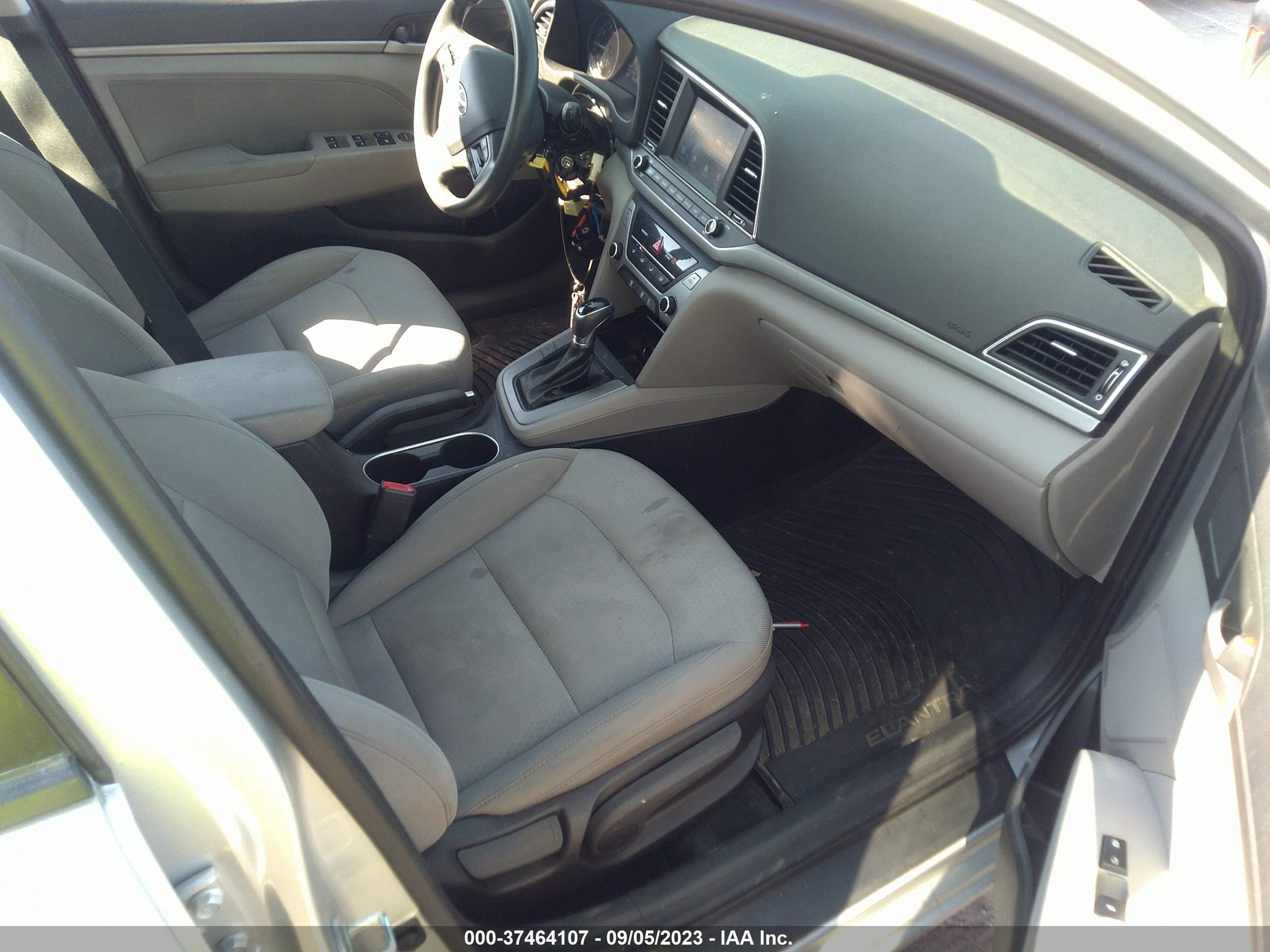 Photo 4 VIN: 5NPD84LF3HH160504 - HYUNDAI ELANTRA 