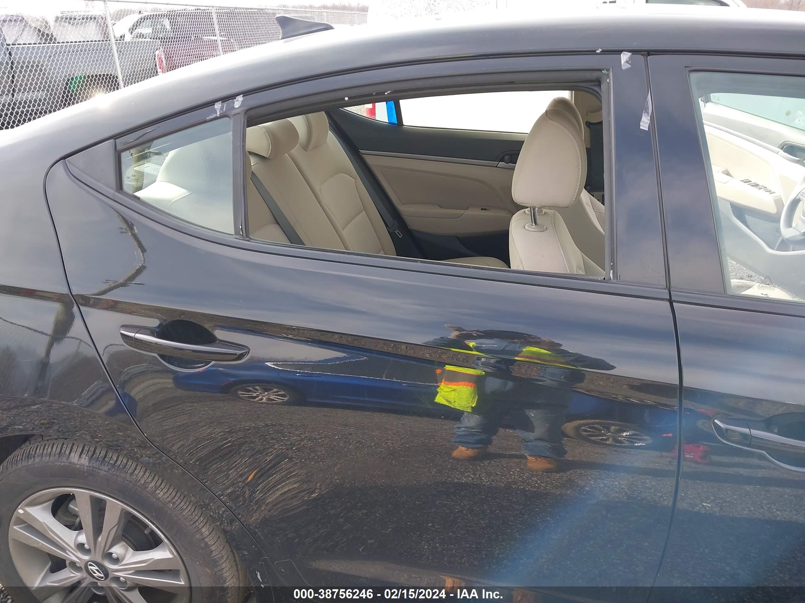 Photo 16 VIN: 5NPD84LF3JH234431 - HYUNDAI ELANTRA 