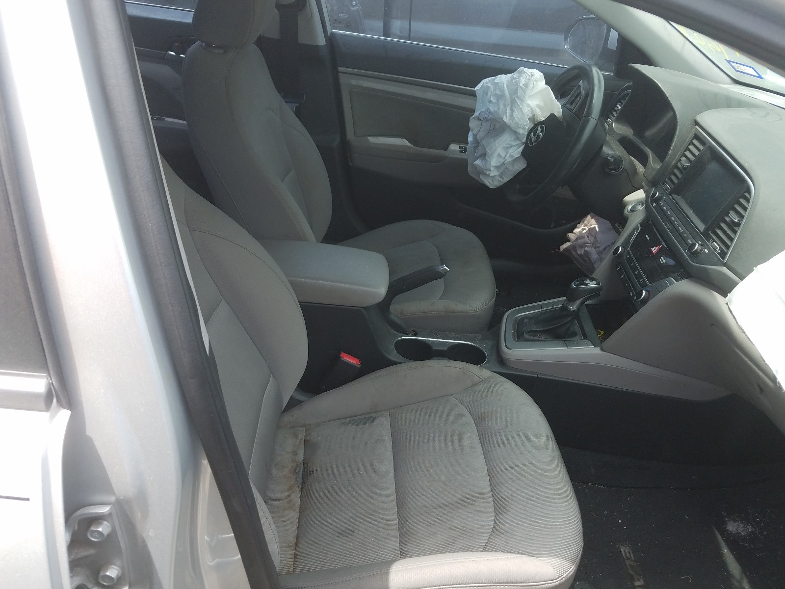 Photo 4 VIN: 5NPD84LF3JH260530 - HYUNDAI ELANTRA SE 