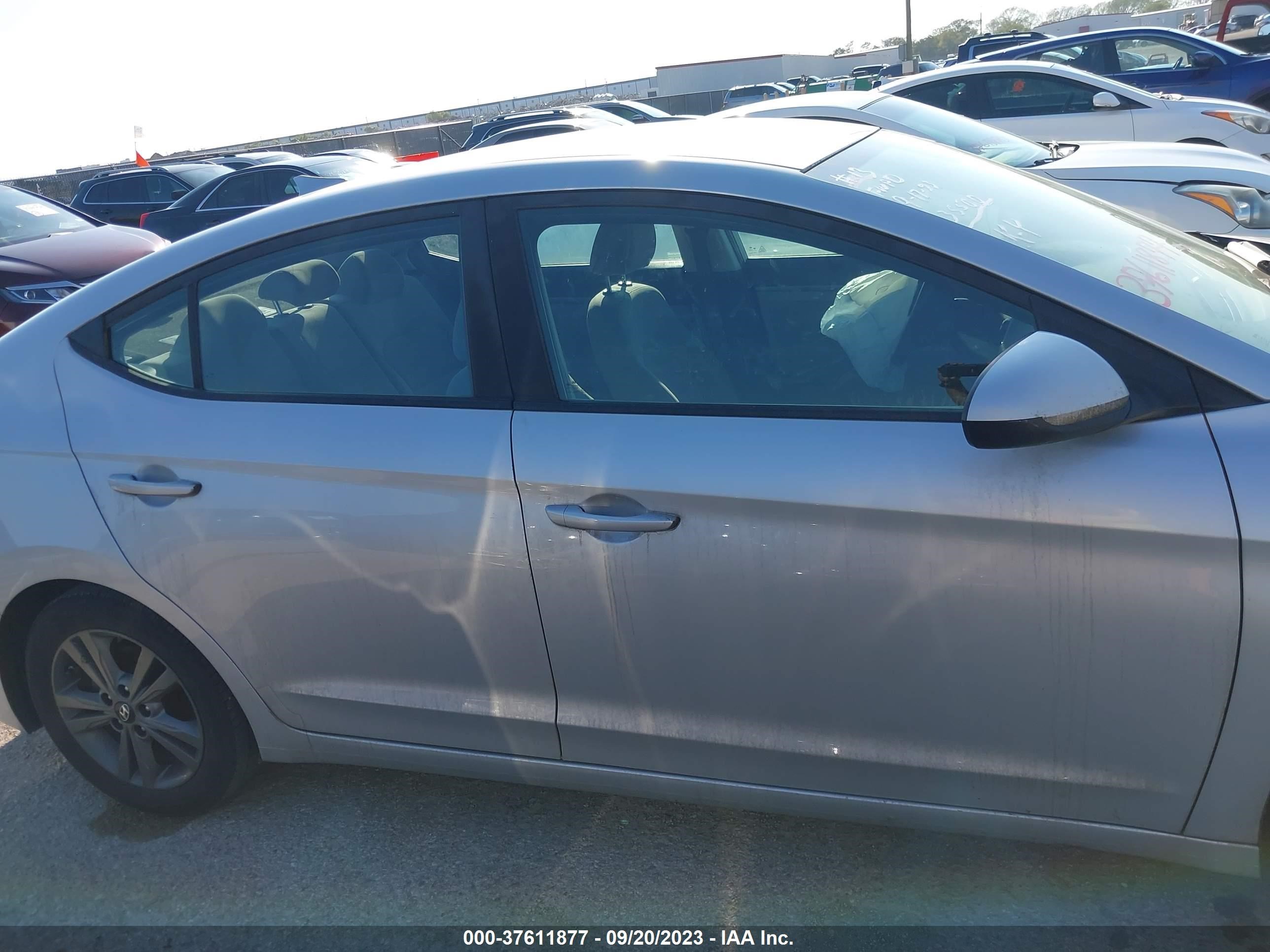 Photo 12 VIN: 5NPD84LF3JH313338 - HYUNDAI ELANTRA 