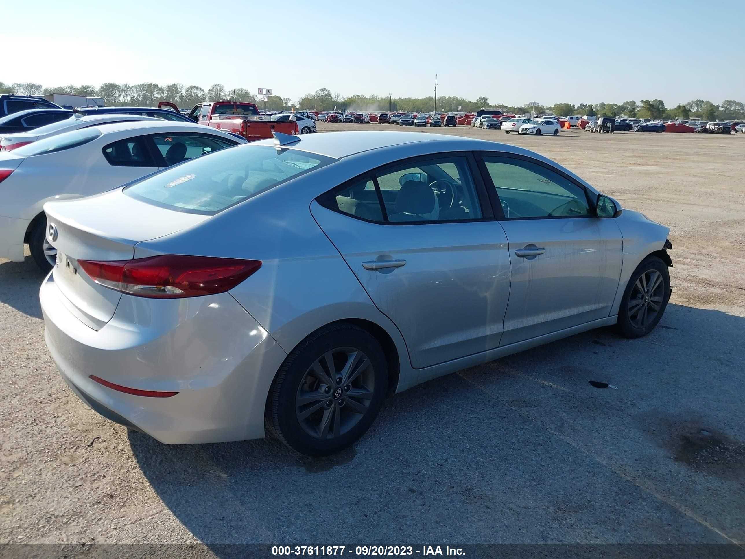 Photo 3 VIN: 5NPD84LF3JH313338 - HYUNDAI ELANTRA 