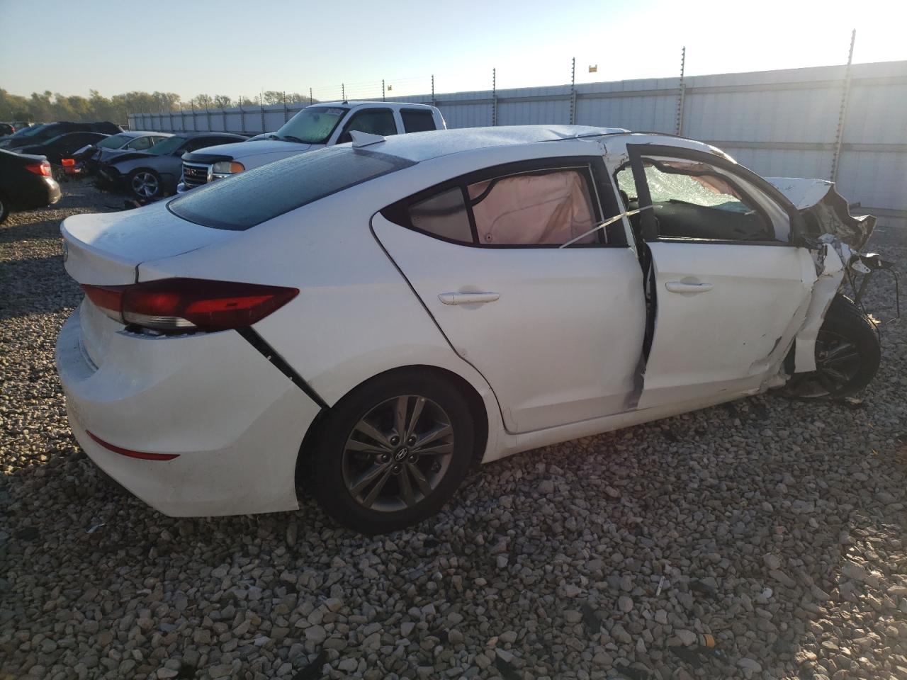 Photo 2 VIN: 5NPD84LF3JH347683 - HYUNDAI ELANTRA 