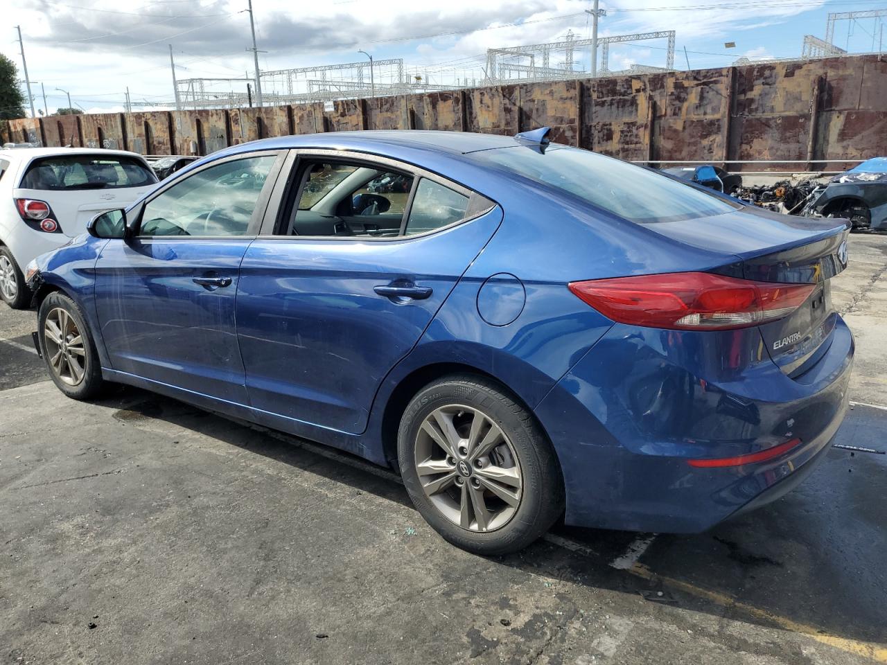 Photo 1 VIN: 5NPD84LF3JH366833 - HYUNDAI ELANTRA 