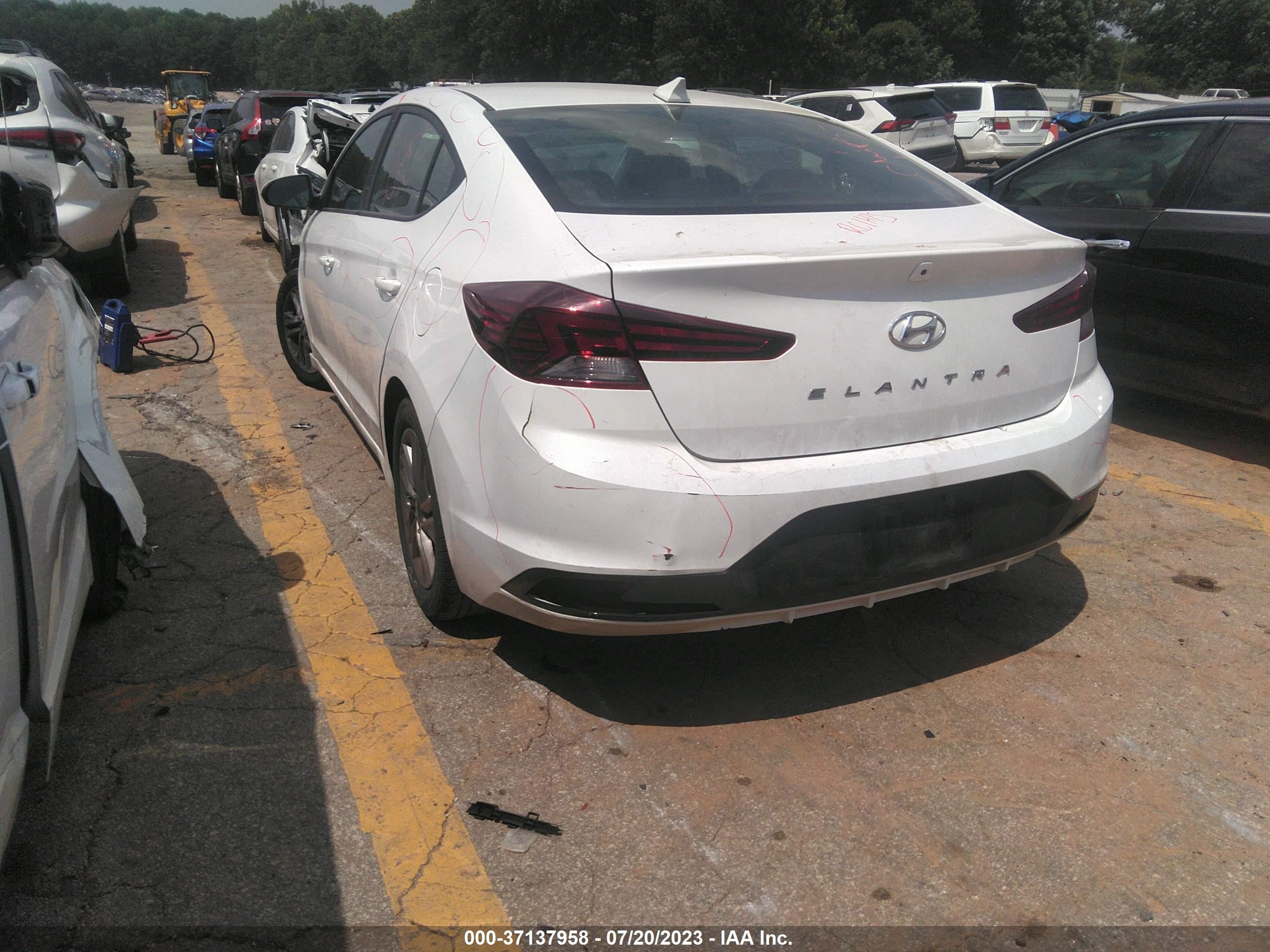 Photo 2 VIN: 5NPD84LF3KH408239 - HYUNDAI ELANTRA 