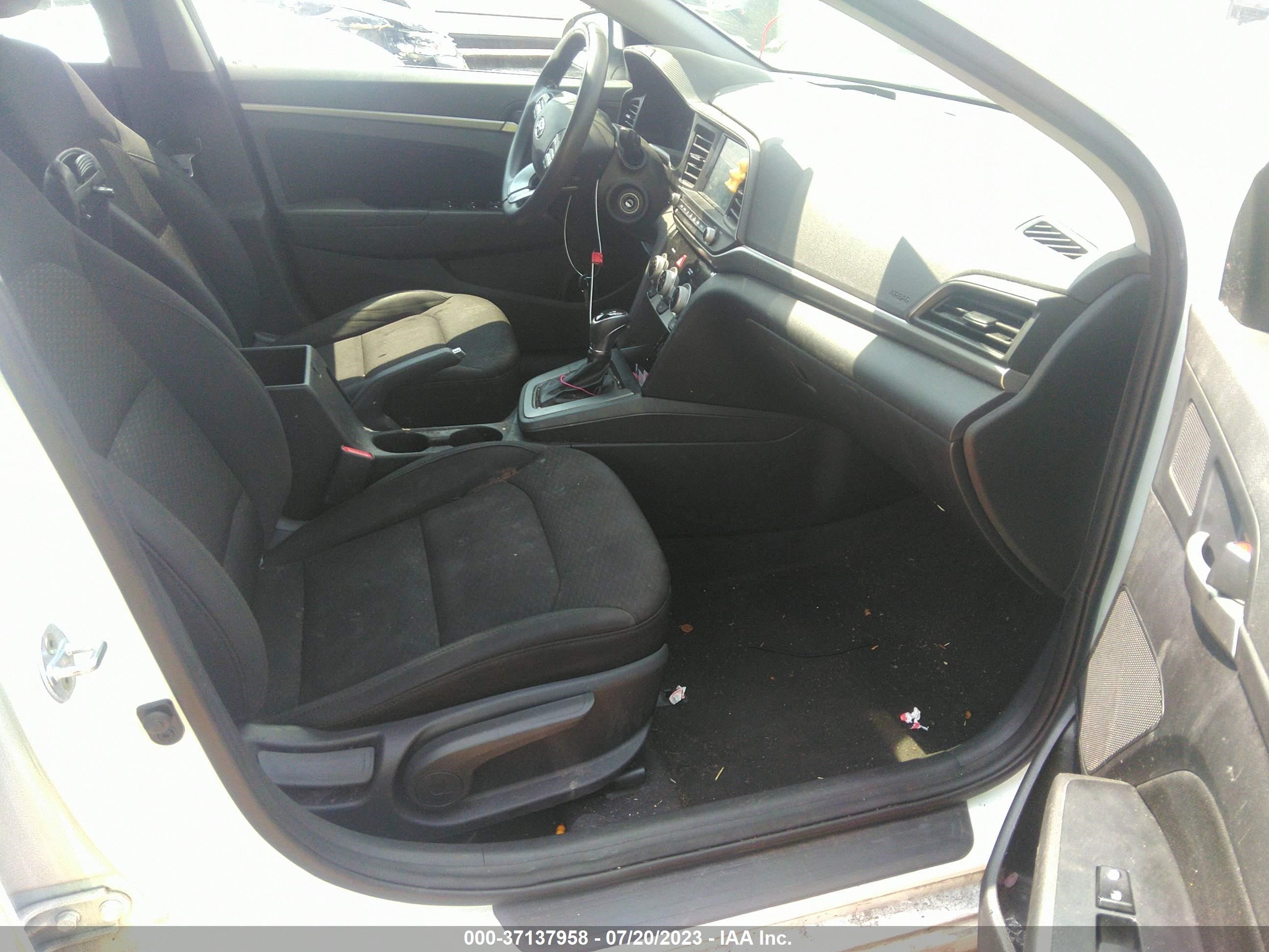 Photo 4 VIN: 5NPD84LF3KH408239 - HYUNDAI ELANTRA 