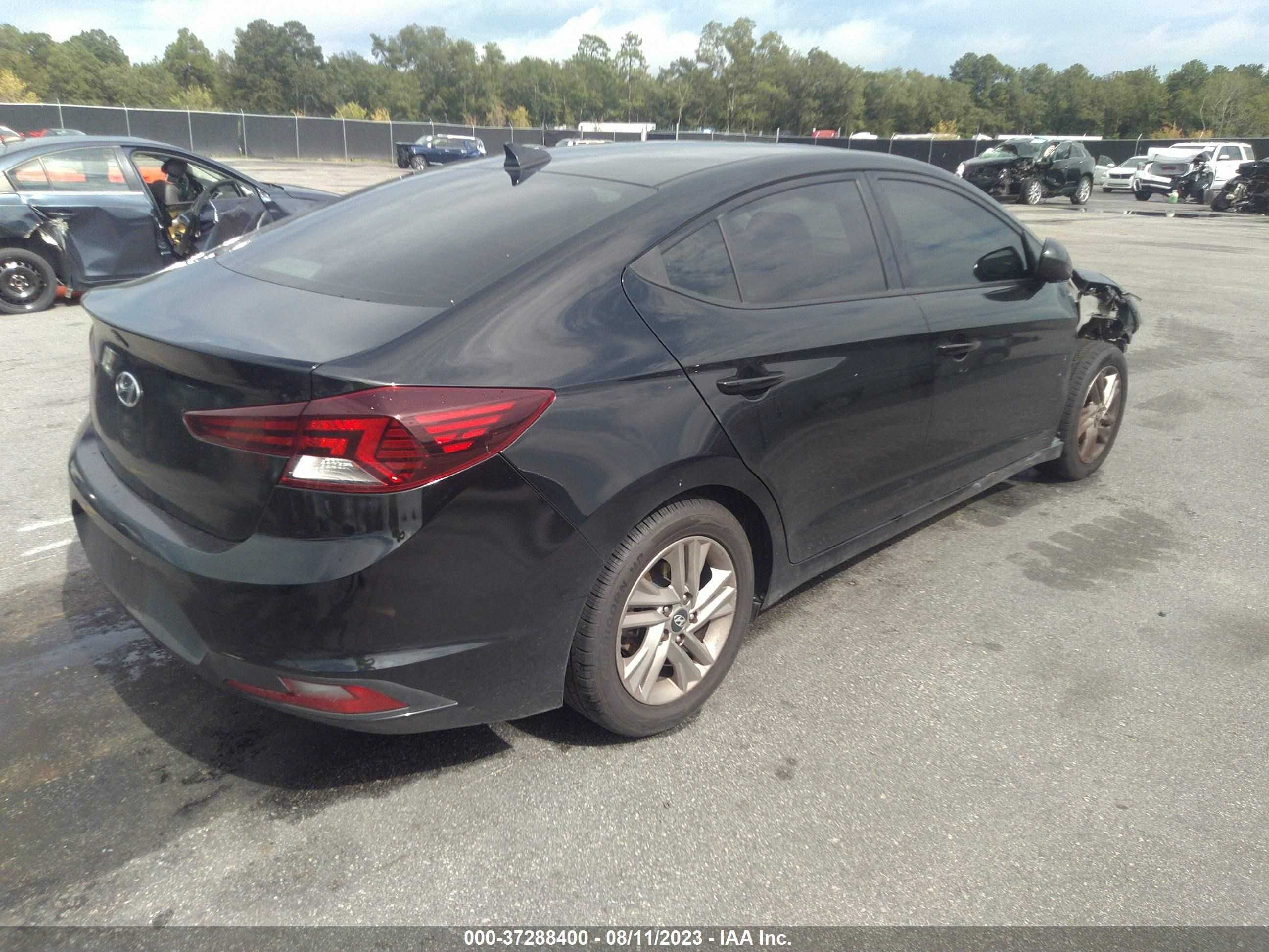 Photo 3 VIN: 5NPD84LF3KH423422 - HYUNDAI ELANTRA 