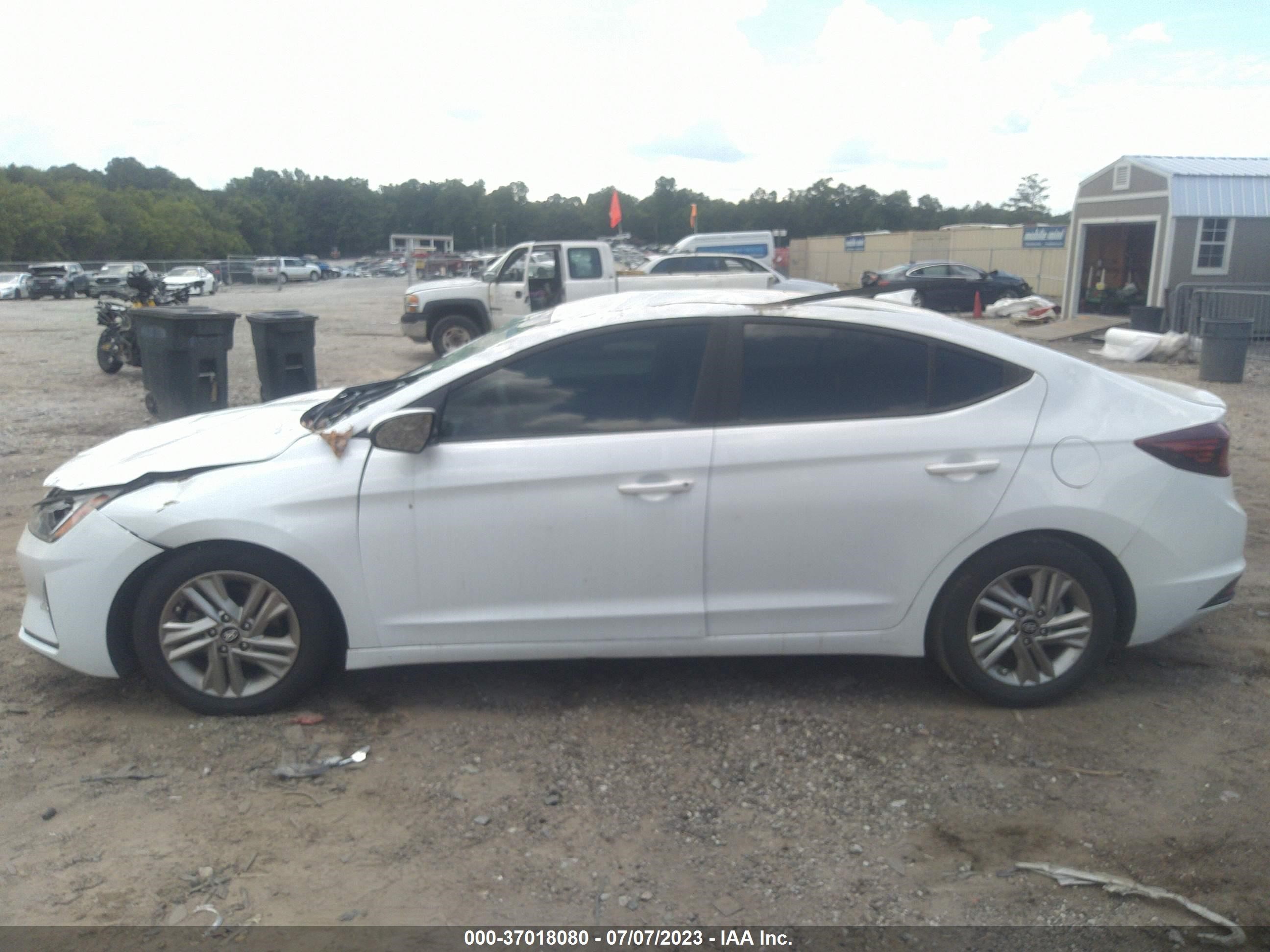 Photo 13 VIN: 5NPD84LF3KH431312 - HYUNDAI ELANTRA 