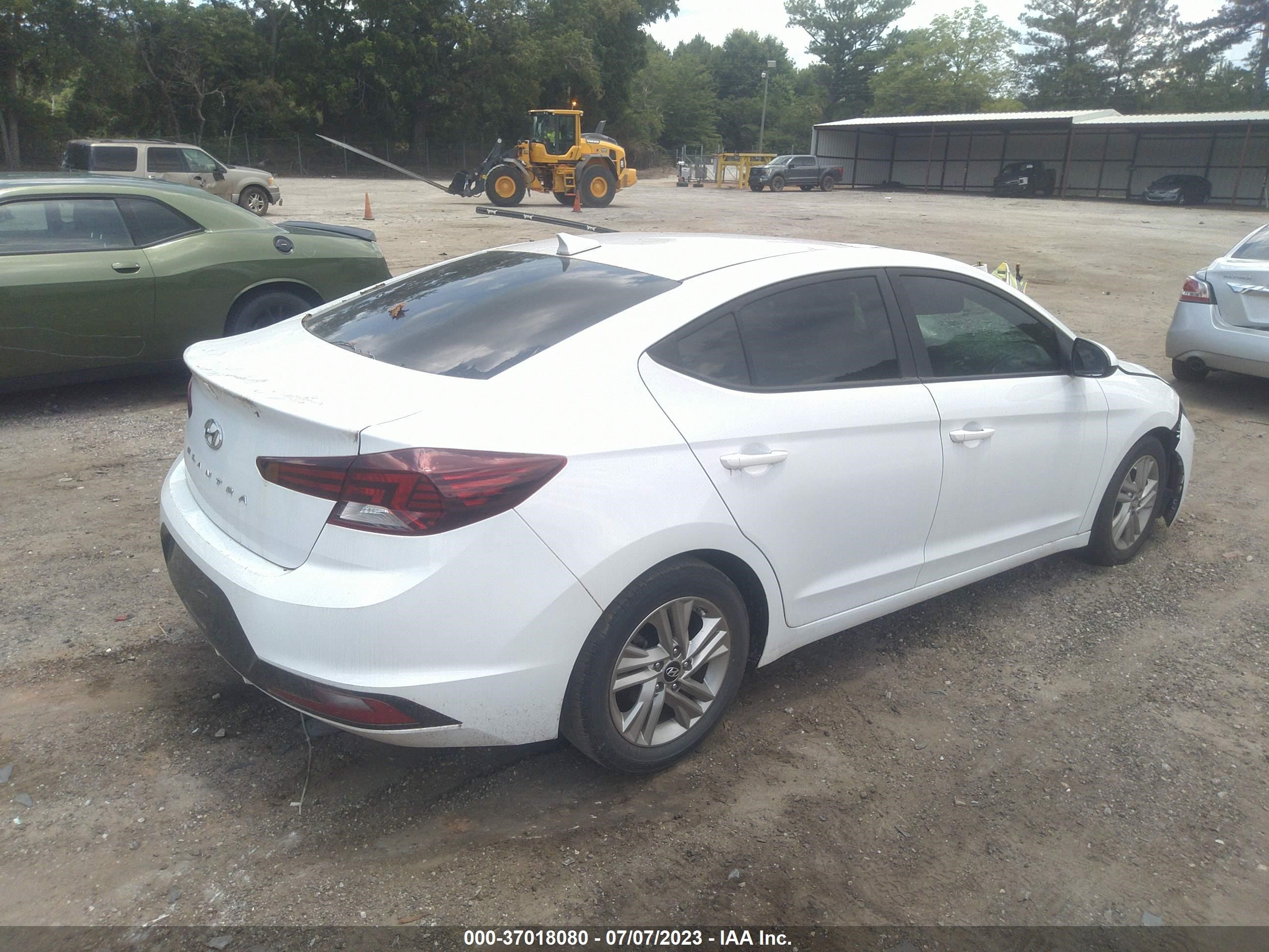 Photo 3 VIN: 5NPD84LF3KH431312 - HYUNDAI ELANTRA 