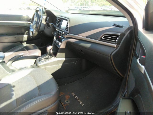 Photo 4 VIN: 5NPD84LF3KH443461 - HYUNDAI ELANTRA 