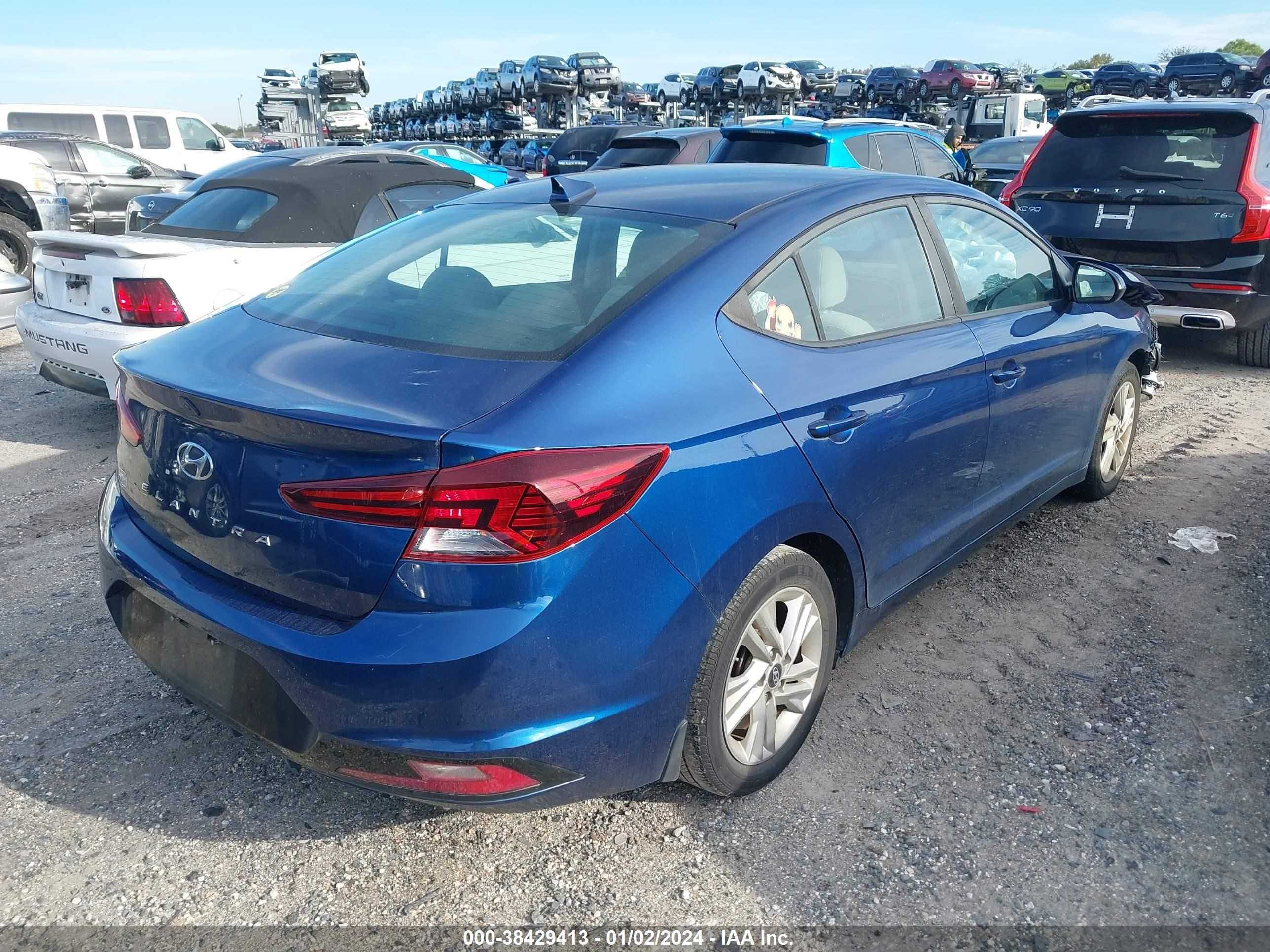 Photo 3 VIN: 5NPD84LF3KH463628 - HYUNDAI ELANTRA 