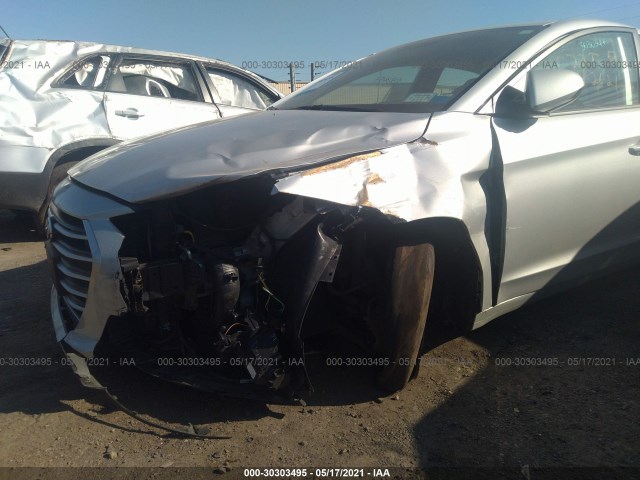 Photo 5 VIN: 5NPD84LF4HH011020 - HYUNDAI ELANTRA 