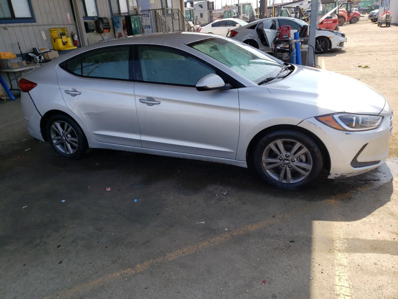 Photo 3 VIN: 5NPD84LF4HH033714 - HYUNDAI ELANTRA 