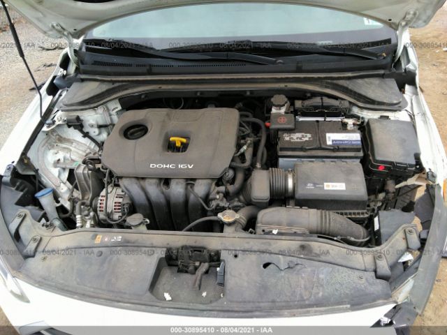 Photo 9 VIN: 5NPD84LF4HH063005 - HYUNDAI ELANTRA 