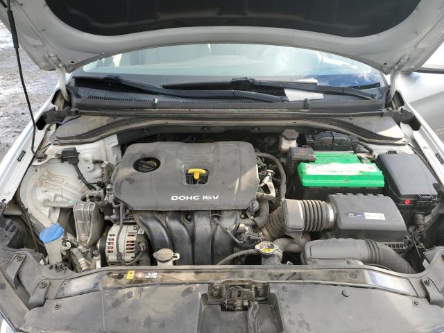 Photo 10 VIN: 5NPD84LF4HH072223 - HYUNDAI ELANTRA SE 