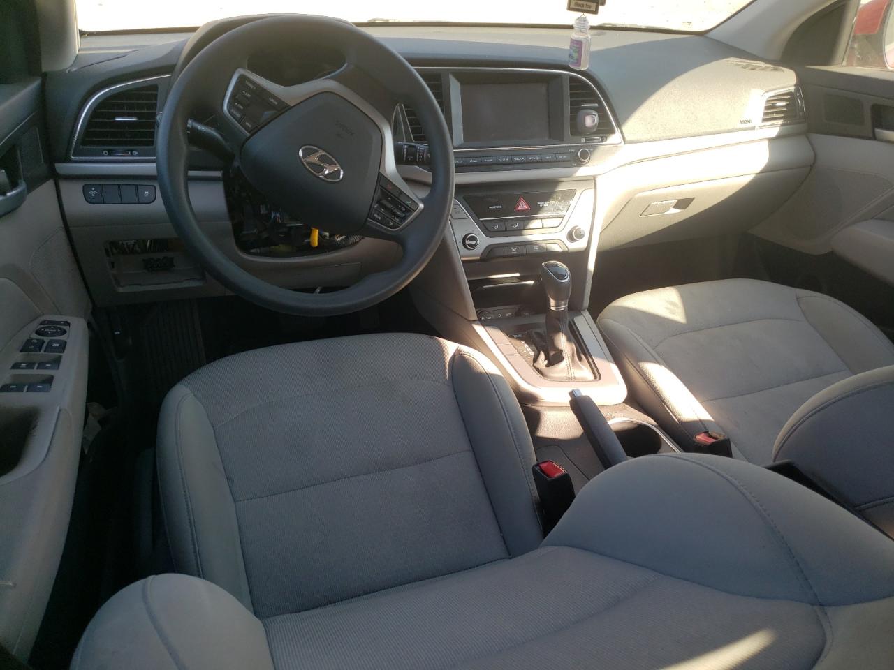 Photo 7 VIN: 5NPD84LF4HH090883 - HYUNDAI ELANTRA 