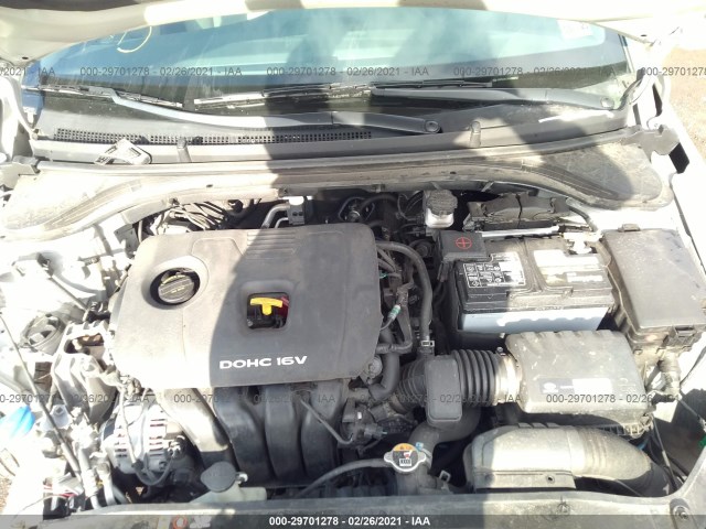 Photo 9 VIN: 5NPD84LF4HH096652 - HYUNDAI ELANTRA 