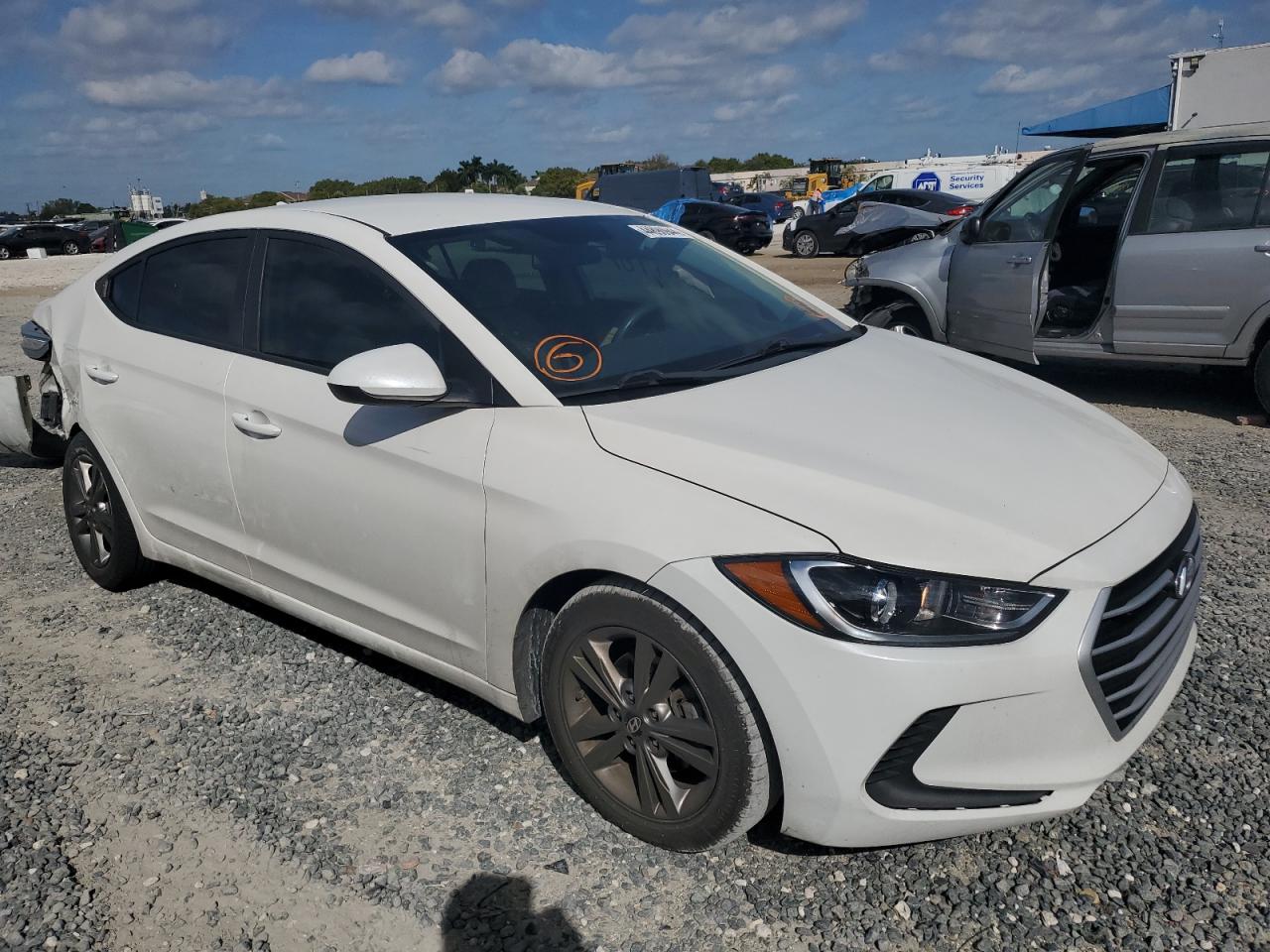 Photo 3 VIN: 5NPD84LF4HH130685 - HYUNDAI ELANTRA 