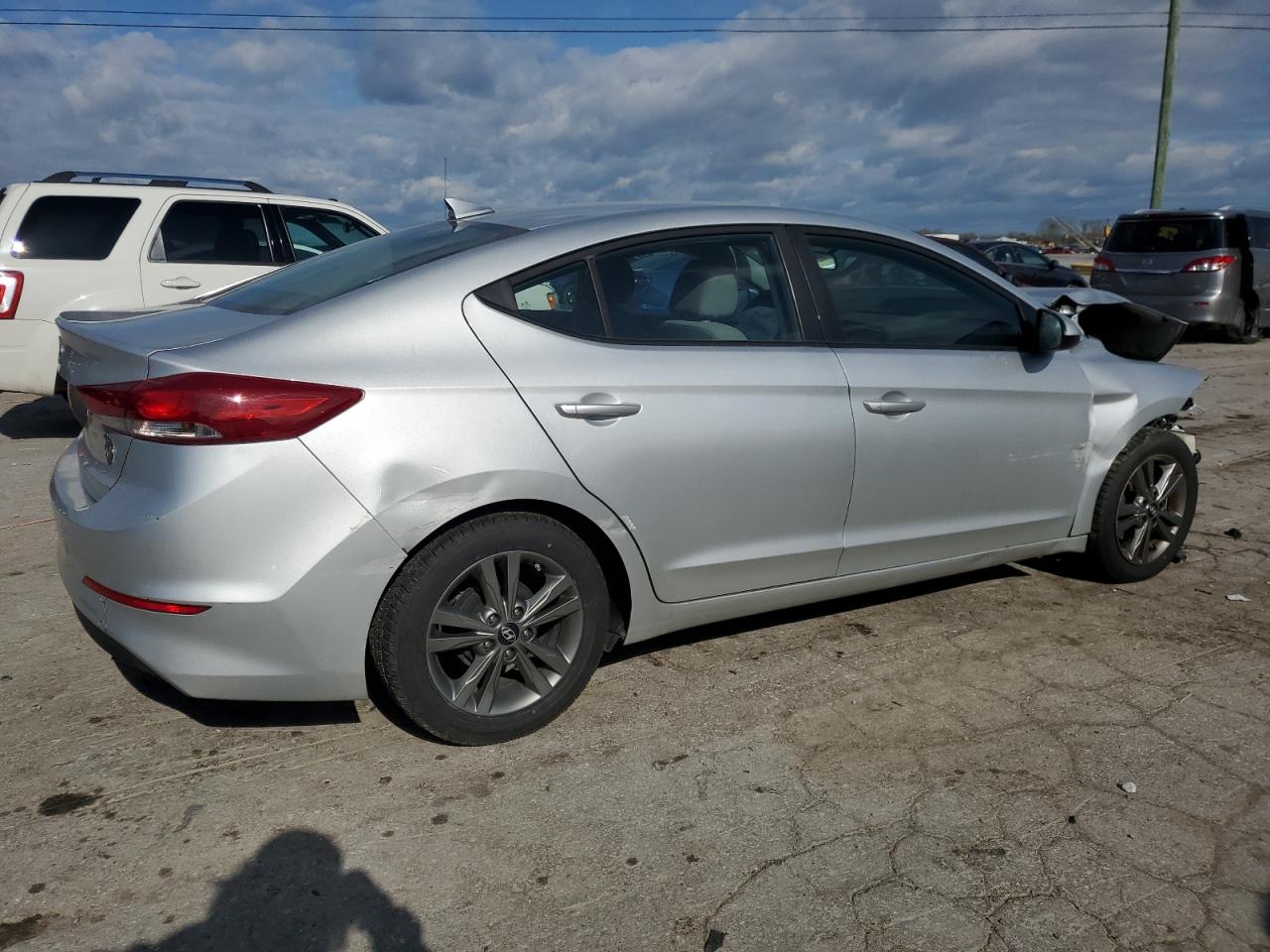 Photo 2 VIN: 5NPD84LF4HH162133 - HYUNDAI ELANTRA 