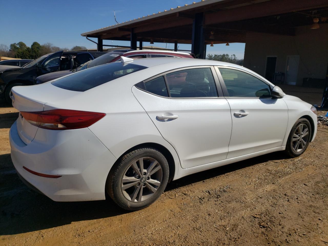 Photo 2 VIN: 5NPD84LF4HH176954 - HYUNDAI ELANTRA 