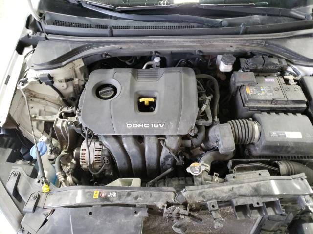 Photo 6 VIN: 5NPD84LF4HH200072 - HYUNDAI ELANTRA SE 