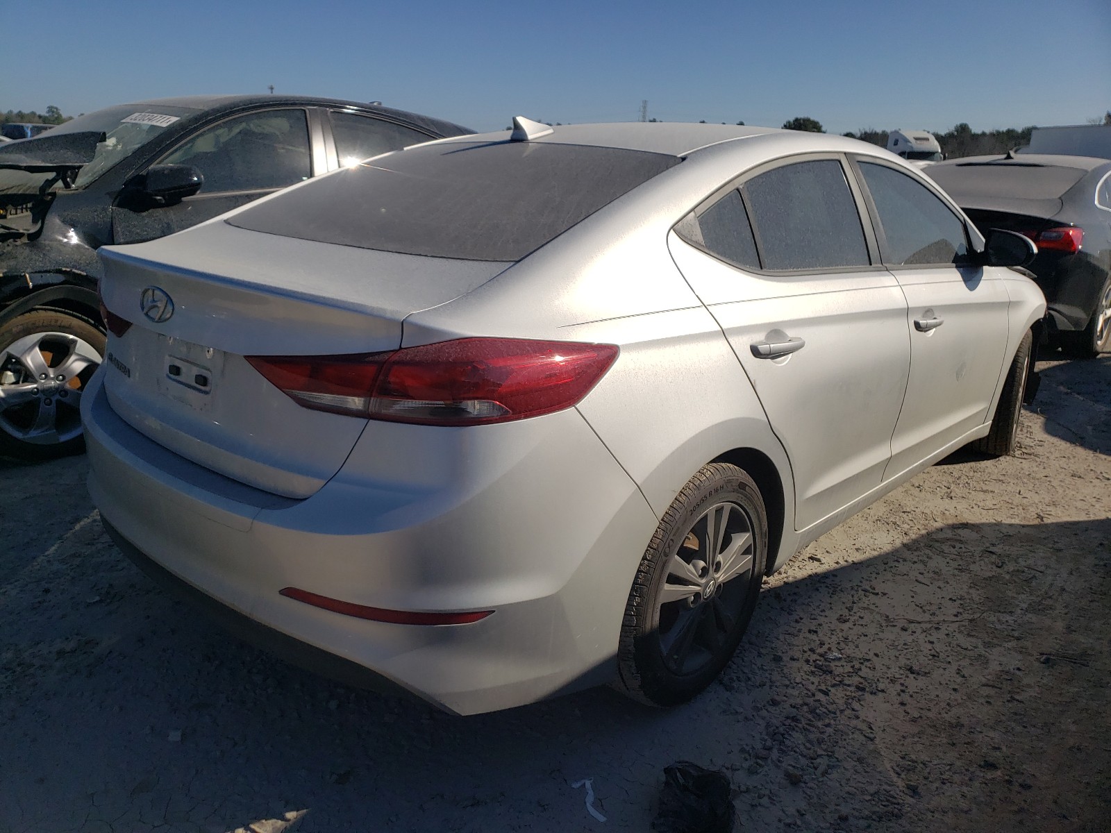 Photo 3 VIN: 5NPD84LF4JH225382 - HYUNDAI ELANTRA SE 