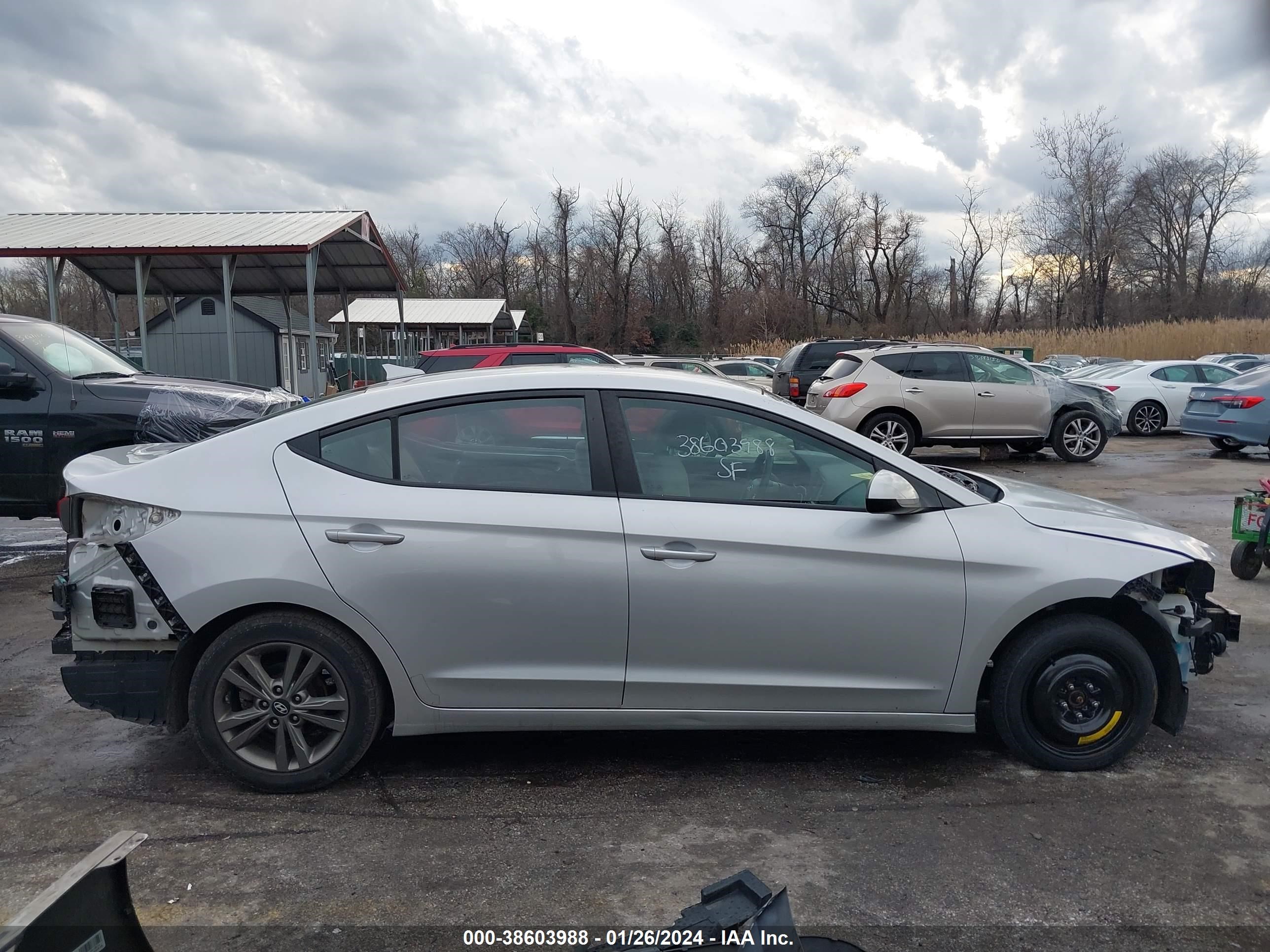 Photo 13 VIN: 5NPD84LF4JH230758 - HYUNDAI ELANTRA 