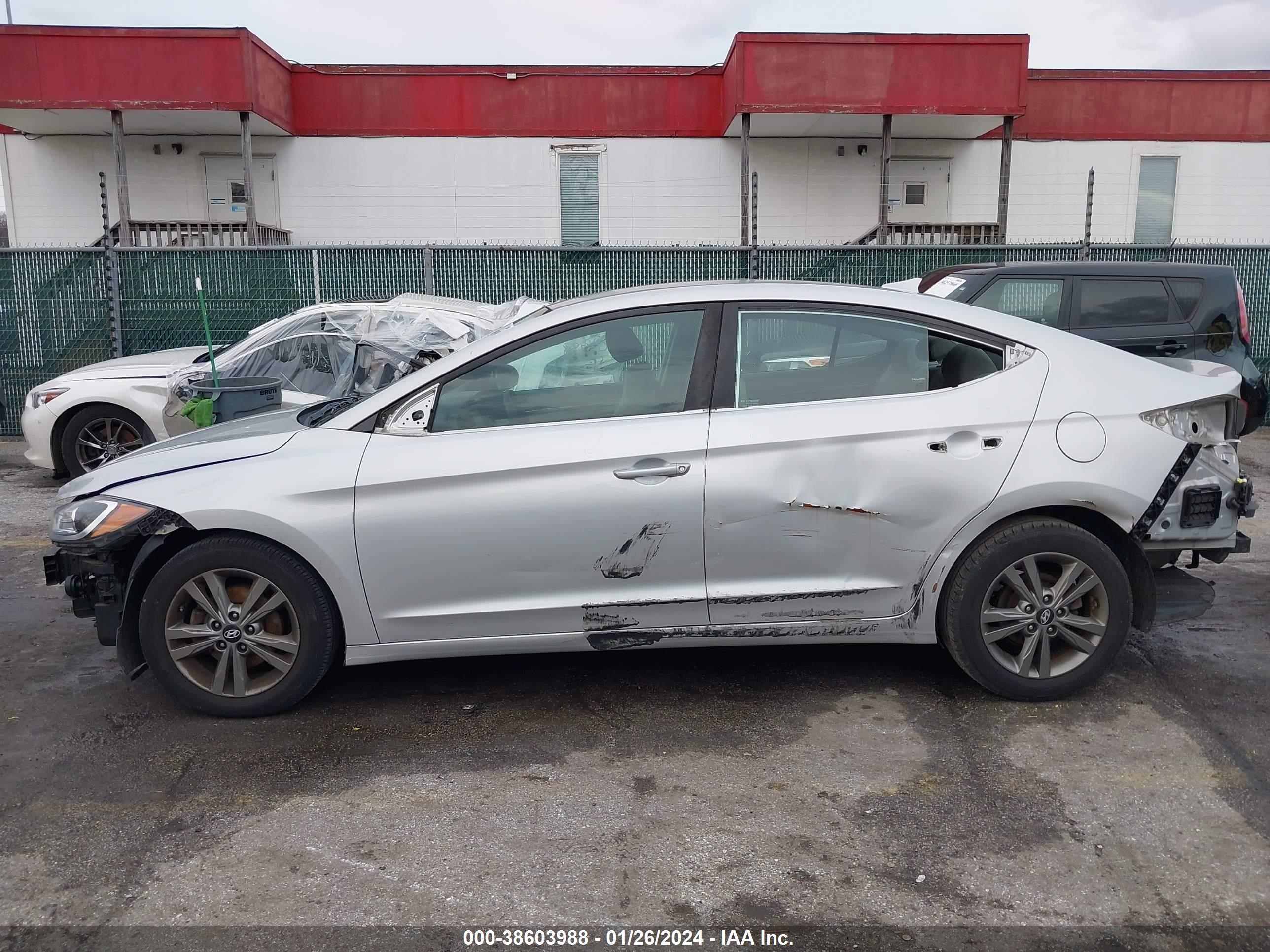 Photo 14 VIN: 5NPD84LF4JH230758 - HYUNDAI ELANTRA 