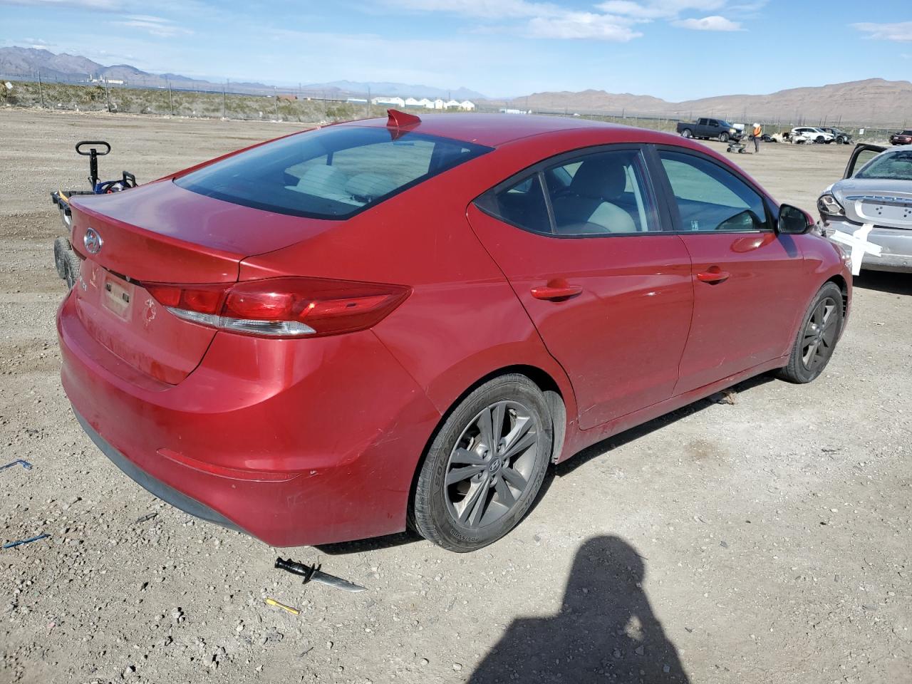 Photo 2 VIN: 5NPD84LF4JH249472 - HYUNDAI ELANTRA 