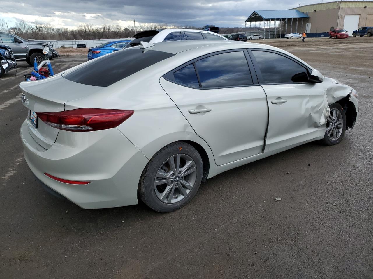 Photo 2 VIN: 5NPD84LF4JH285405 - HYUNDAI ELANTRA 