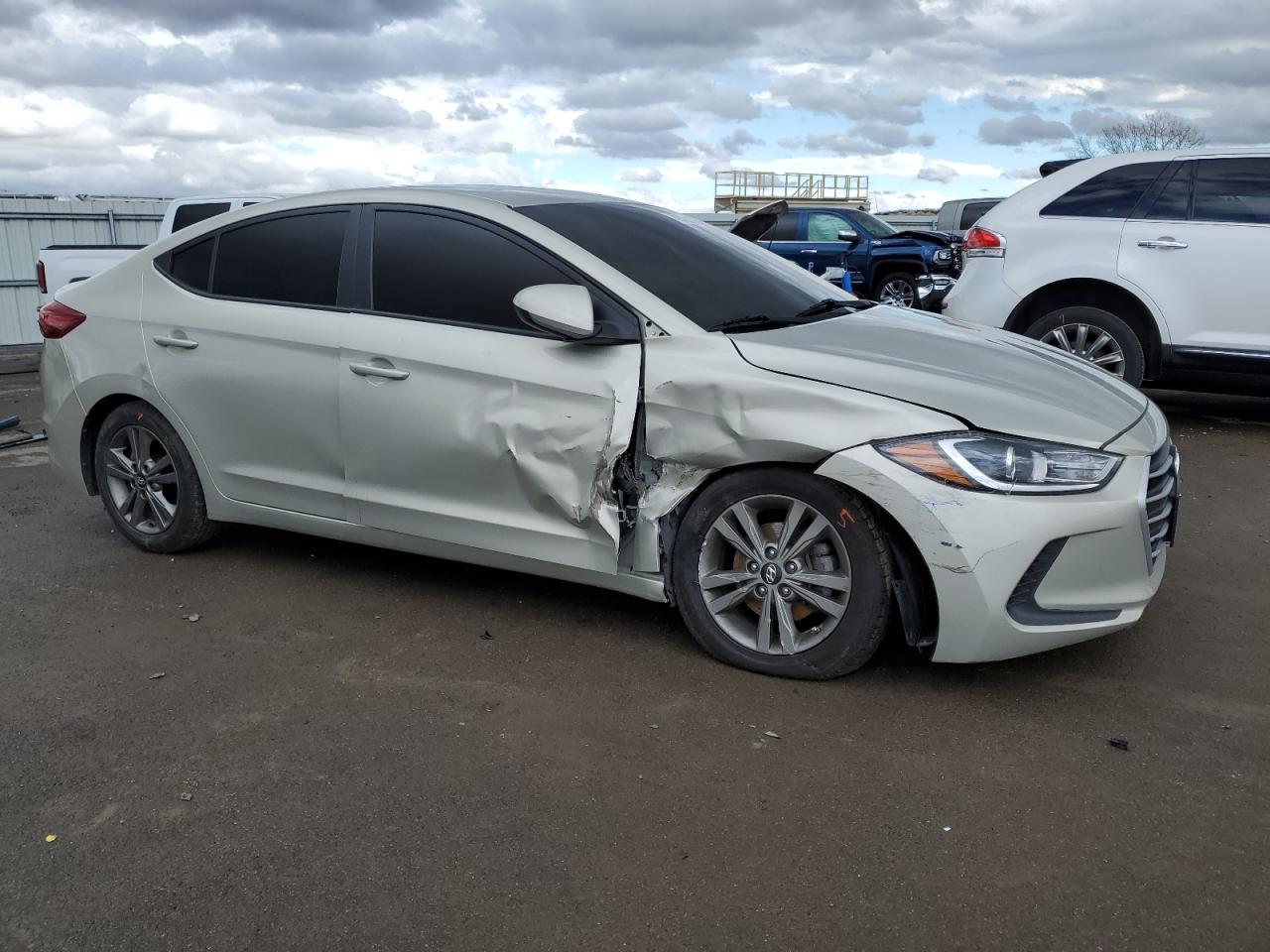 Photo 3 VIN: 5NPD84LF4JH285405 - HYUNDAI ELANTRA 