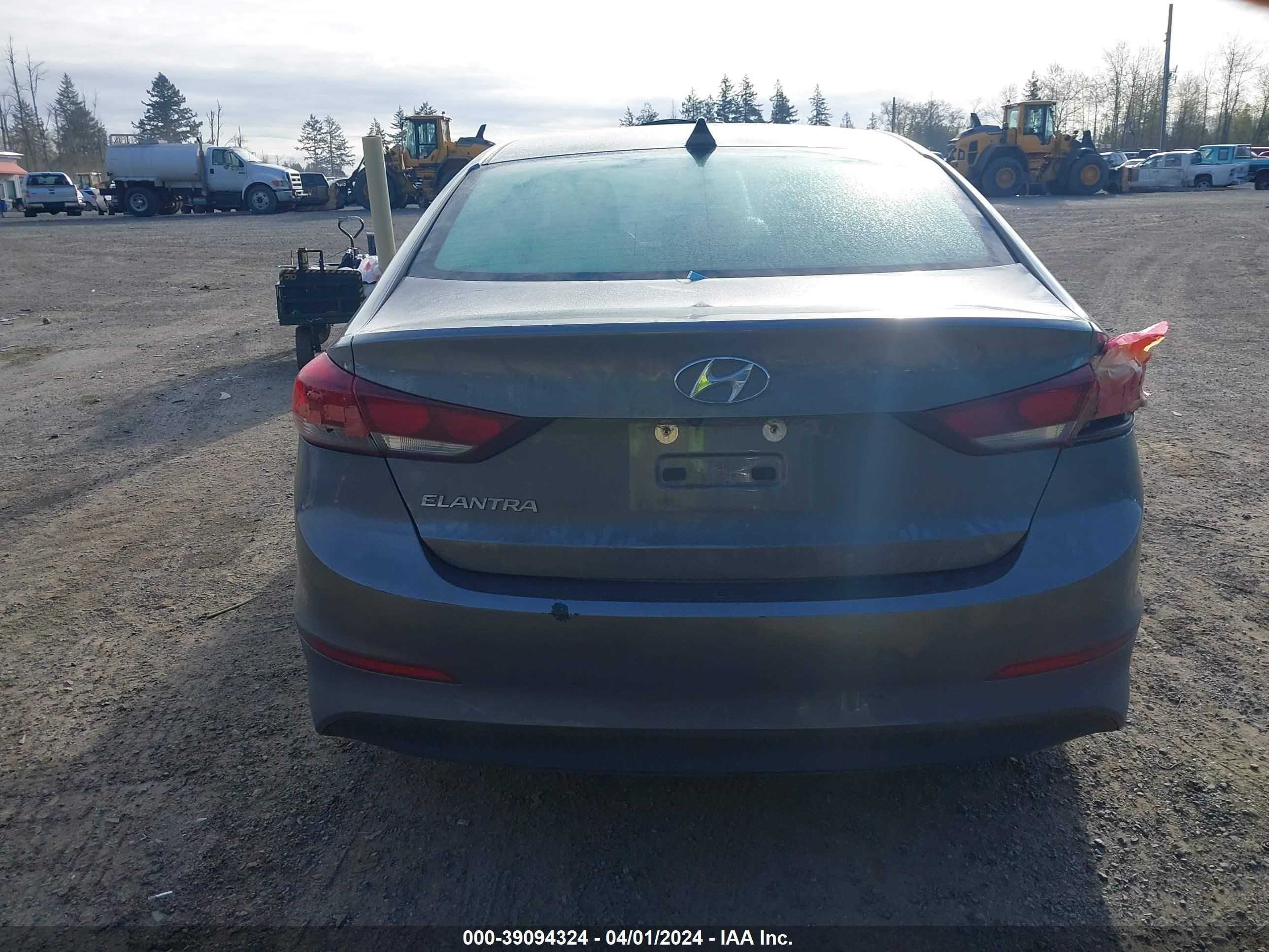 Photo 15 VIN: 5NPD84LF4JH306060 - HYUNDAI ELANTRA 