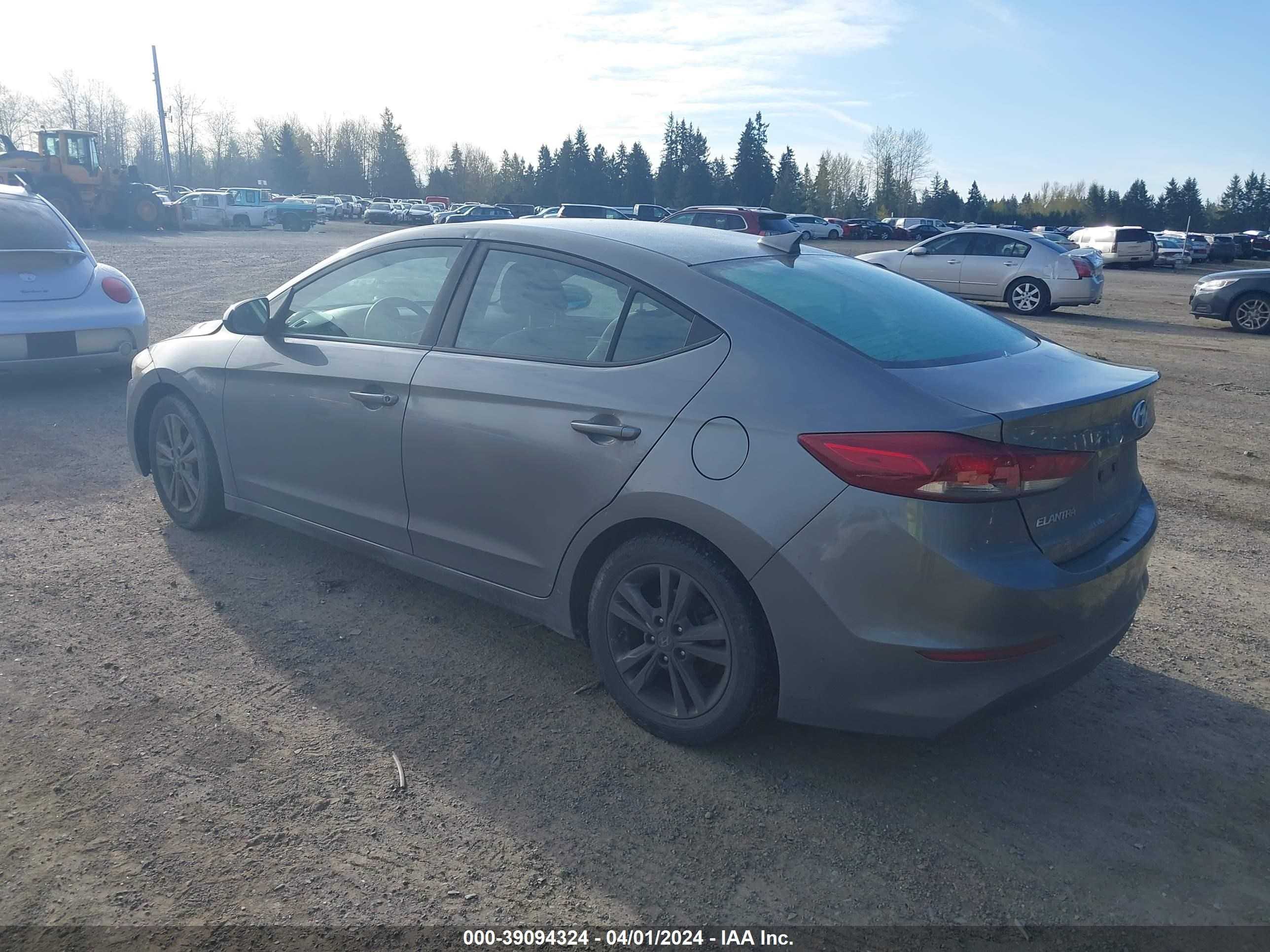 Photo 2 VIN: 5NPD84LF4JH306060 - HYUNDAI ELANTRA 