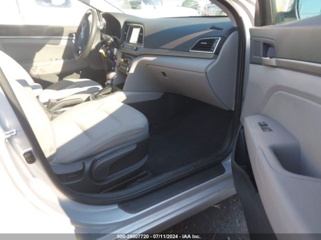 Photo 4 VIN: 5NPD84LF4JH307371 - HYUNDAI ELANTRA 