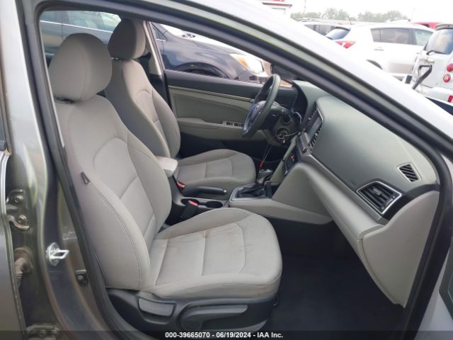 Photo 4 VIN: 5NPD84LF4JH313168 - HYUNDAI ELANTRA 