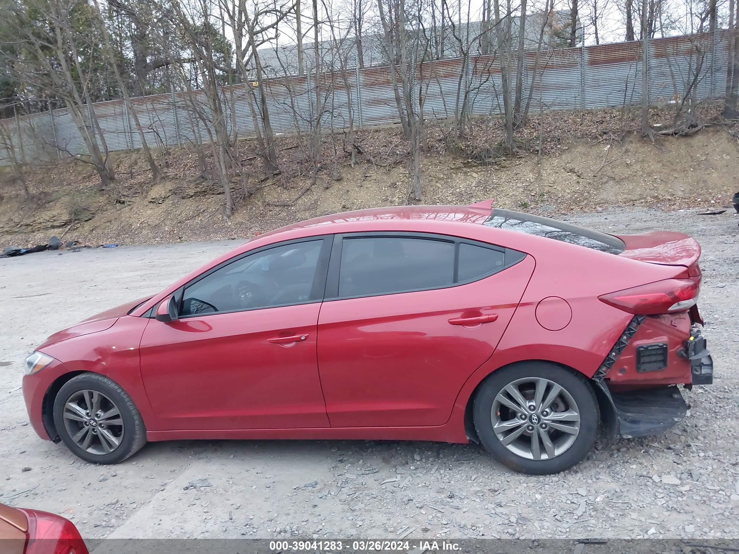 Photo 13 VIN: 5NPD84LF4JH328835 - HYUNDAI ELANTRA 