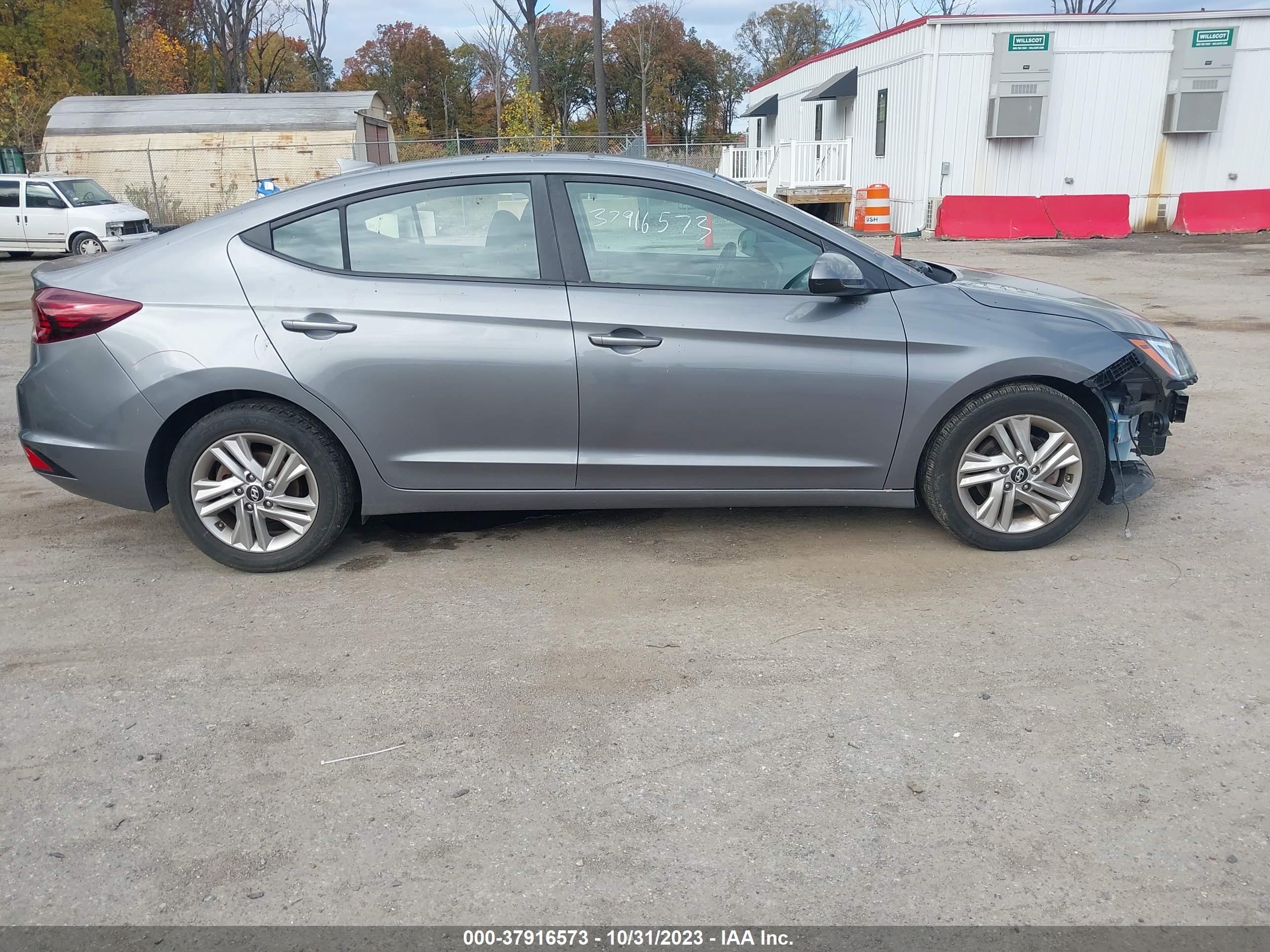 Photo 12 VIN: 5NPD84LF4KH428001 - HYUNDAI ELANTRA 