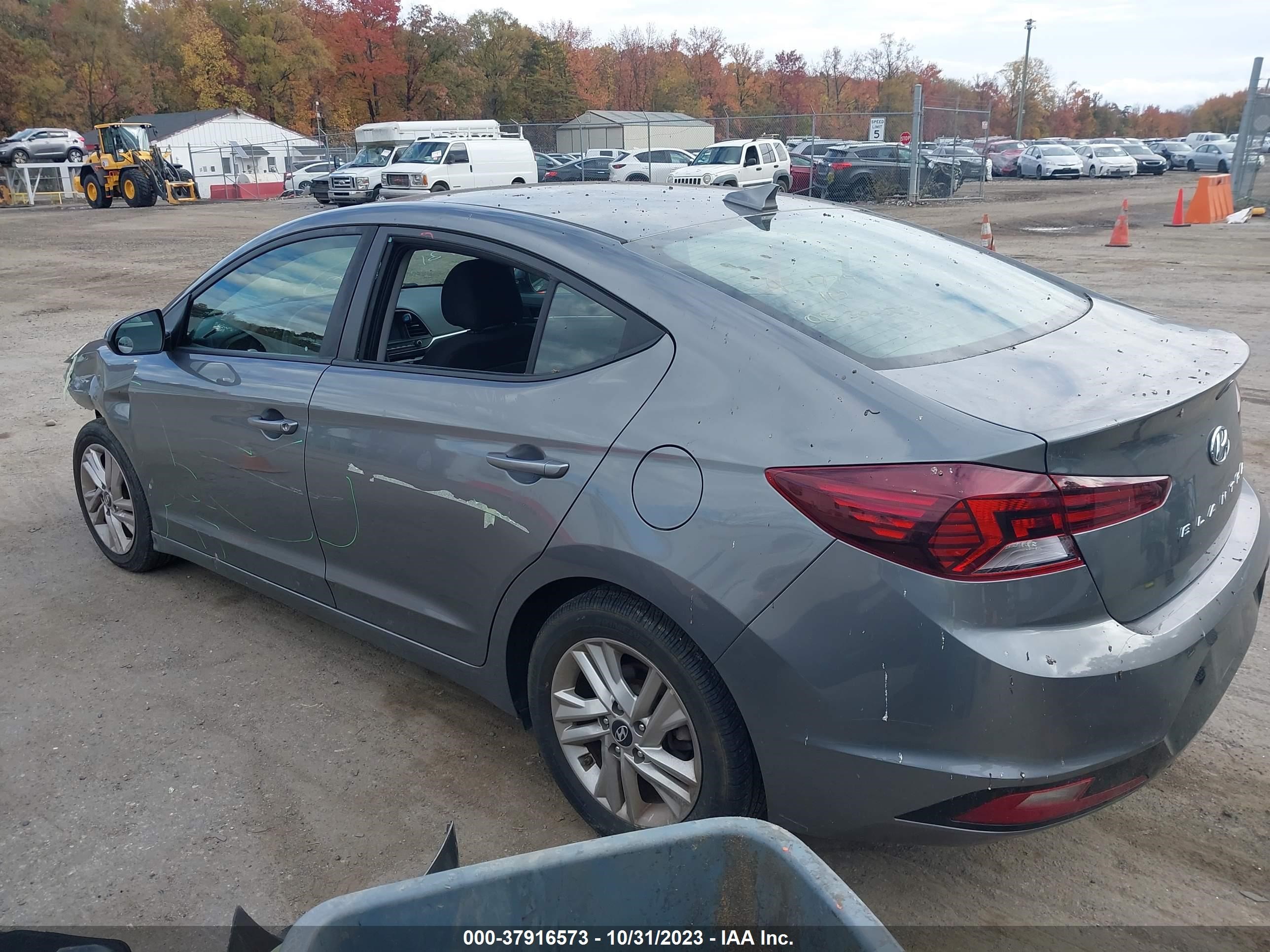 Photo 2 VIN: 5NPD84LF4KH428001 - HYUNDAI ELANTRA 