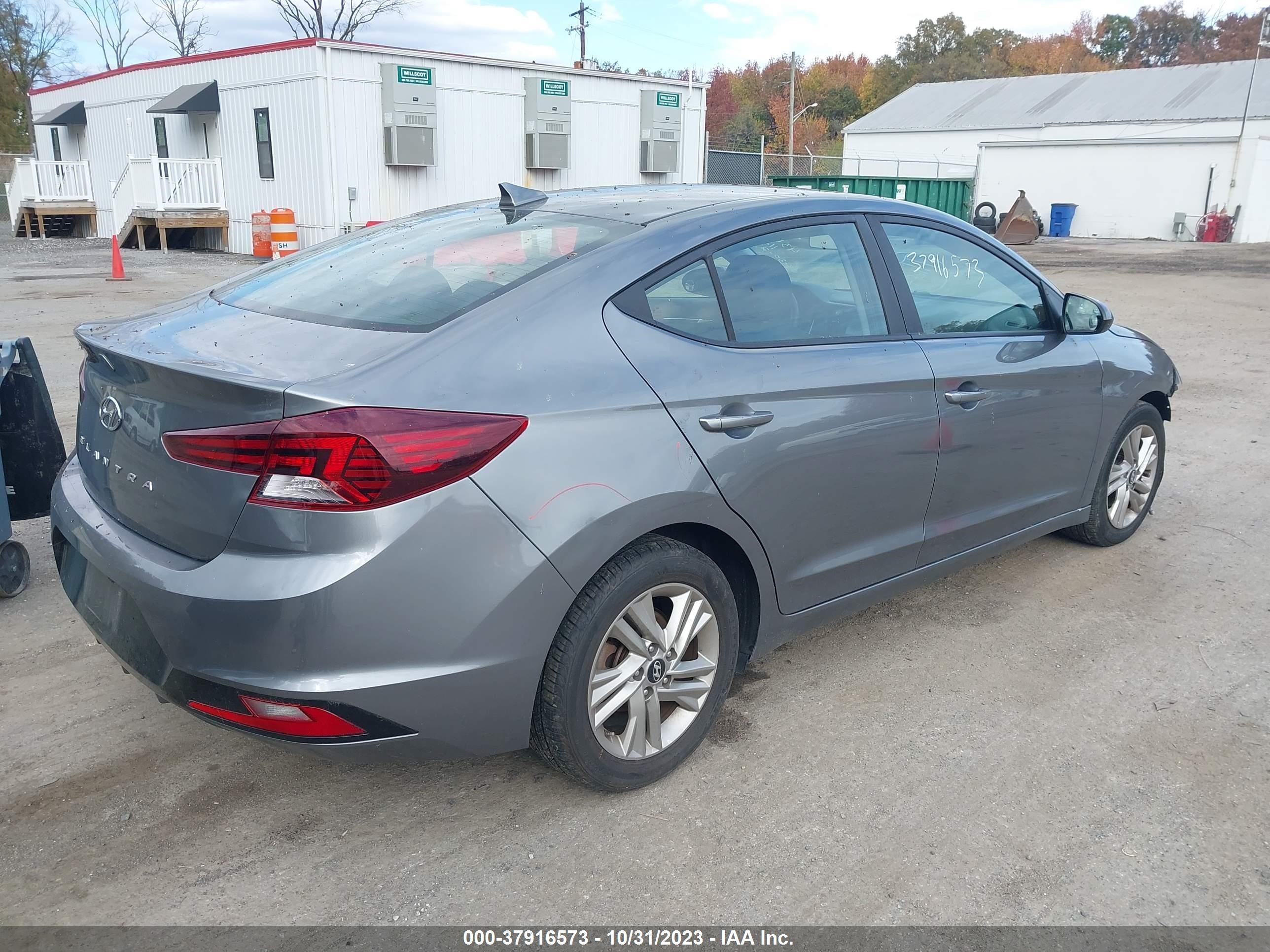 Photo 3 VIN: 5NPD84LF4KH428001 - HYUNDAI ELANTRA 