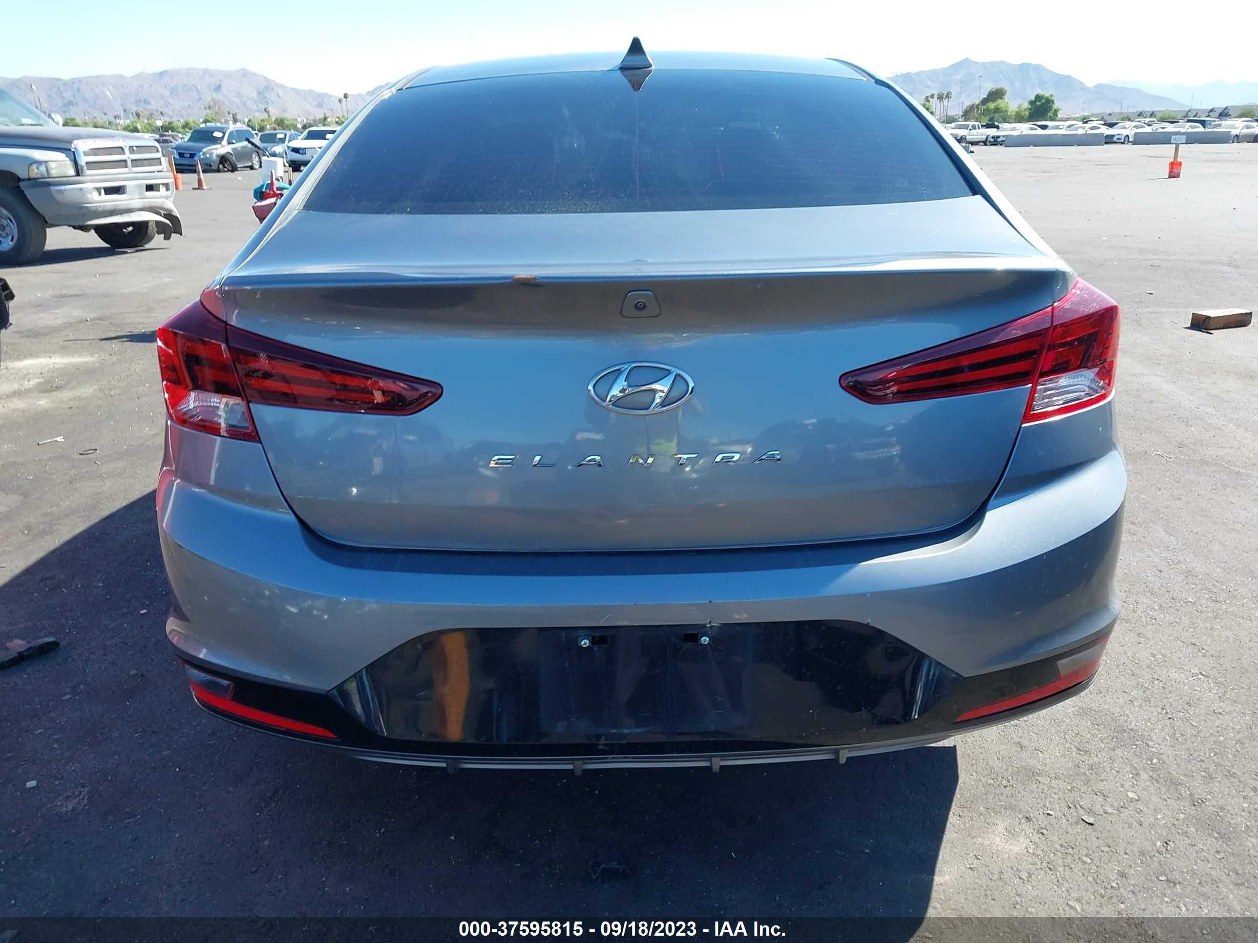 Photo 16 VIN: 5NPD84LF4KH434333 - HYUNDAI ELANTRA 