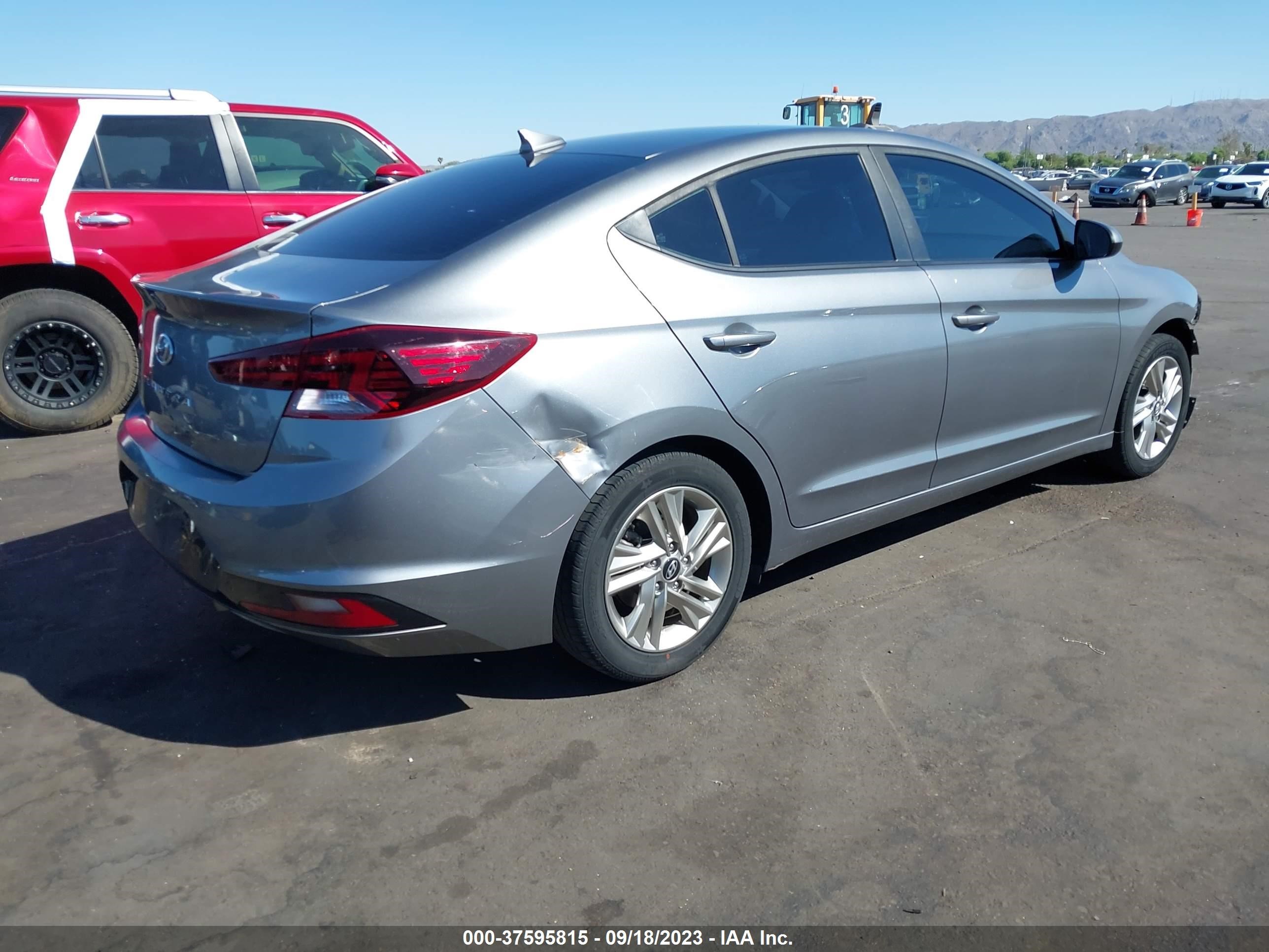 Photo 3 VIN: 5NPD84LF4KH434333 - HYUNDAI ELANTRA 