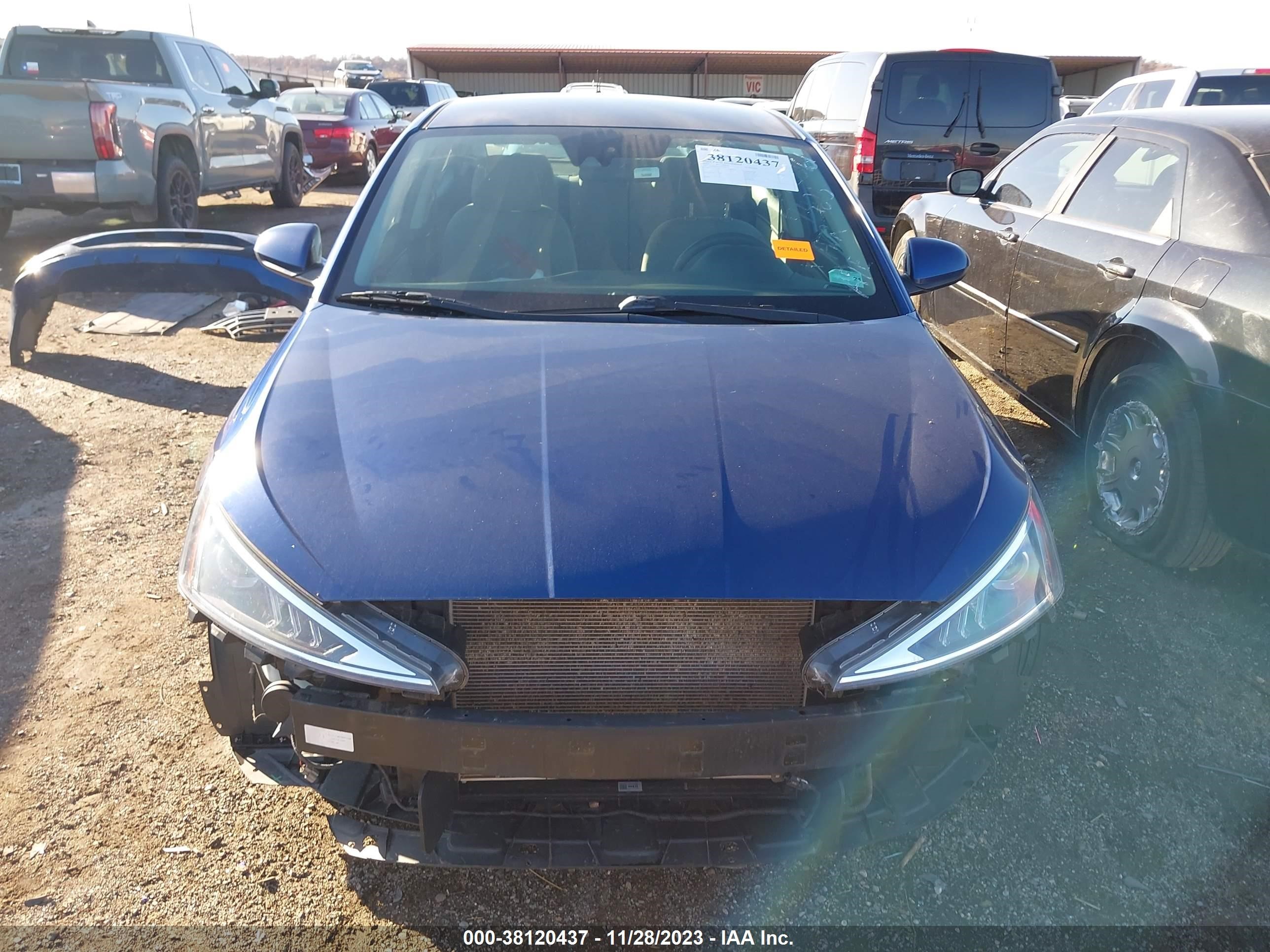 Photo 11 VIN: 5NPD84LF4KH436213 - HYUNDAI ELANTRA 