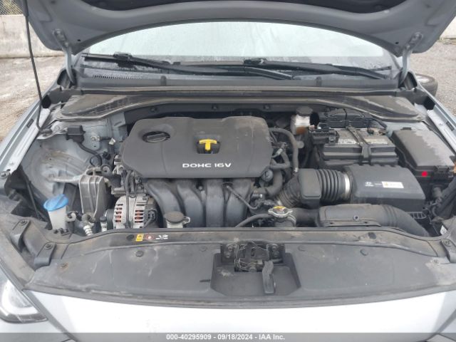 Photo 9 VIN: 5NPD84LF5HH003279 - HYUNDAI ELANTRA 